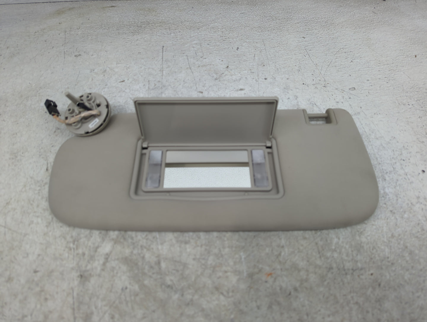 2011-2013 Jeep Grand Cherokee Sun Visor Shade Replacement Driver Left Mirror Fits OEM Used Auto Parts - Oemusedautoparts1.co