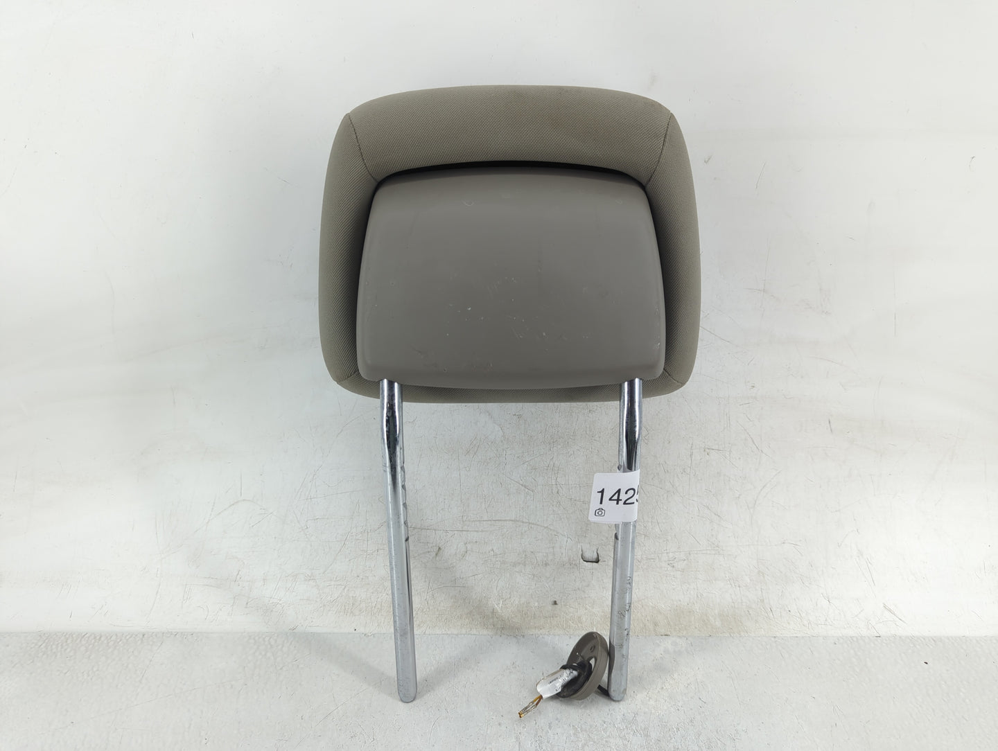 2011 Jeep Grand Cherokee Headrest Head Rest Front Driver Seat Gray - Oemusedautoparts1.com