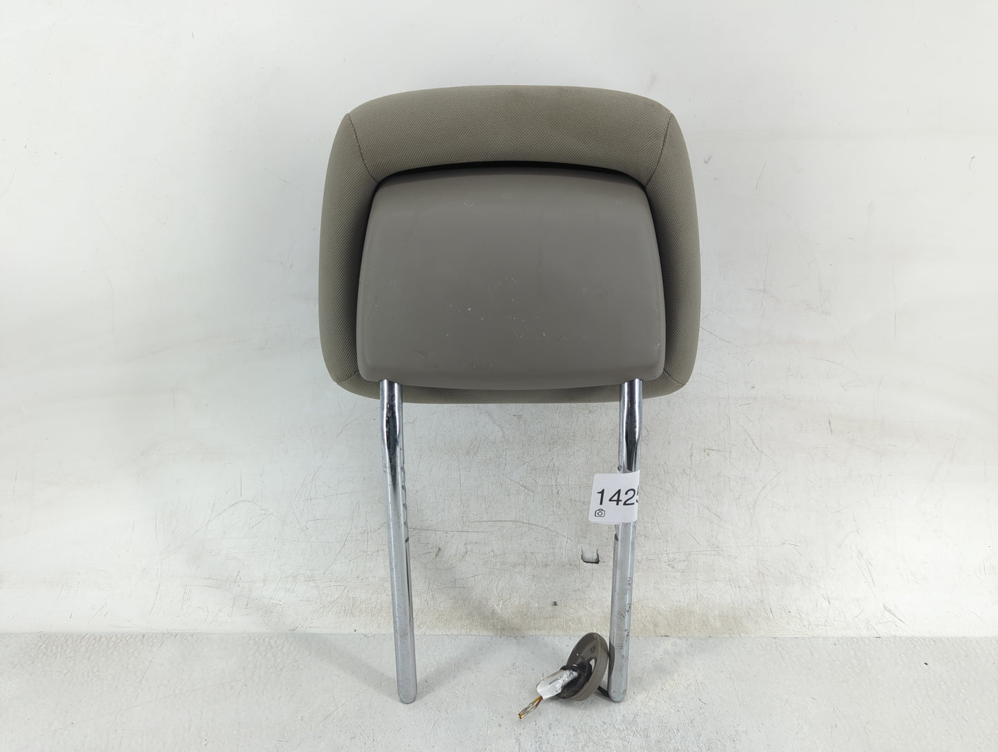 2011 Jeep Grand Cherokee Headrest Head Rest Front Driver Seat Gray - Oemusedautoparts1.com