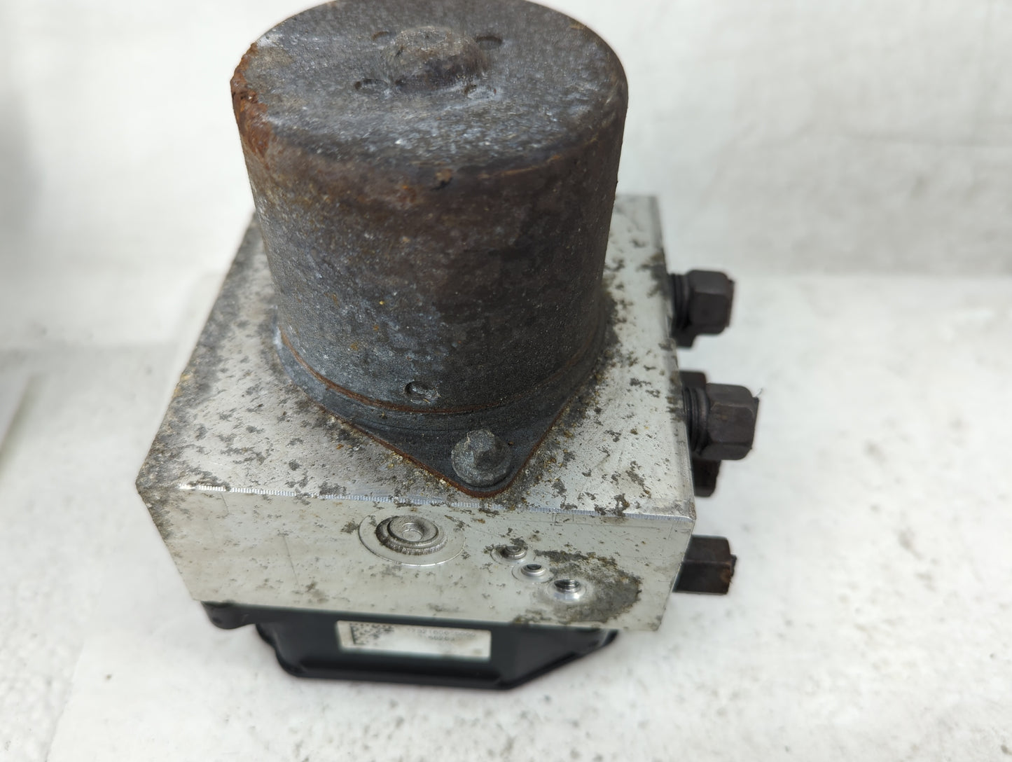 2011 Jeep Grand Cherokee ABS Pump Control Module Replacement P/N:NB2215653 Fits OEM Used Auto Parts - Oemusedautoparts1.com