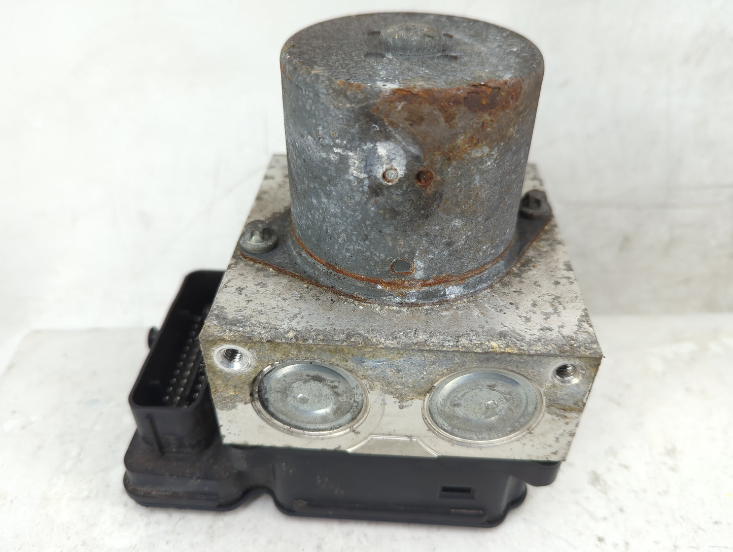 2011 Jeep Grand Cherokee ABS Pump Control Module Replacement P/N:NB2215653 Fits OEM Used Auto Parts - Oemusedautoparts1.com