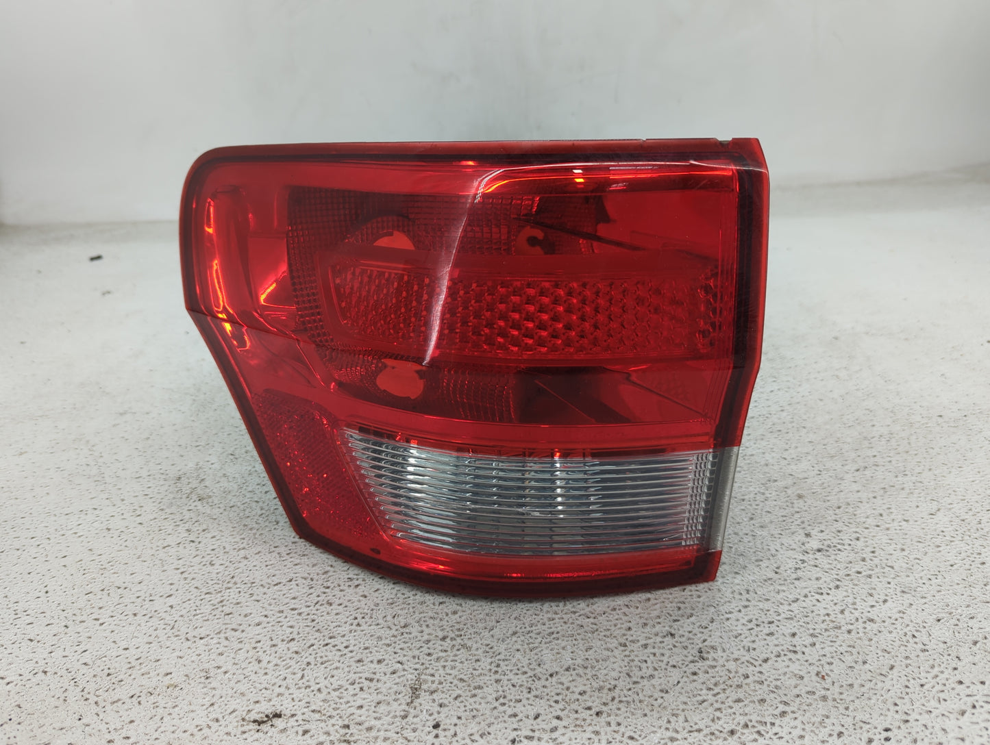 2011 Jeep Grand Cherokee Tail Light Assembly Driver Left OEM P/N:55079415AE Fits OEM Used Auto Parts - Oemusedautoparts1.com