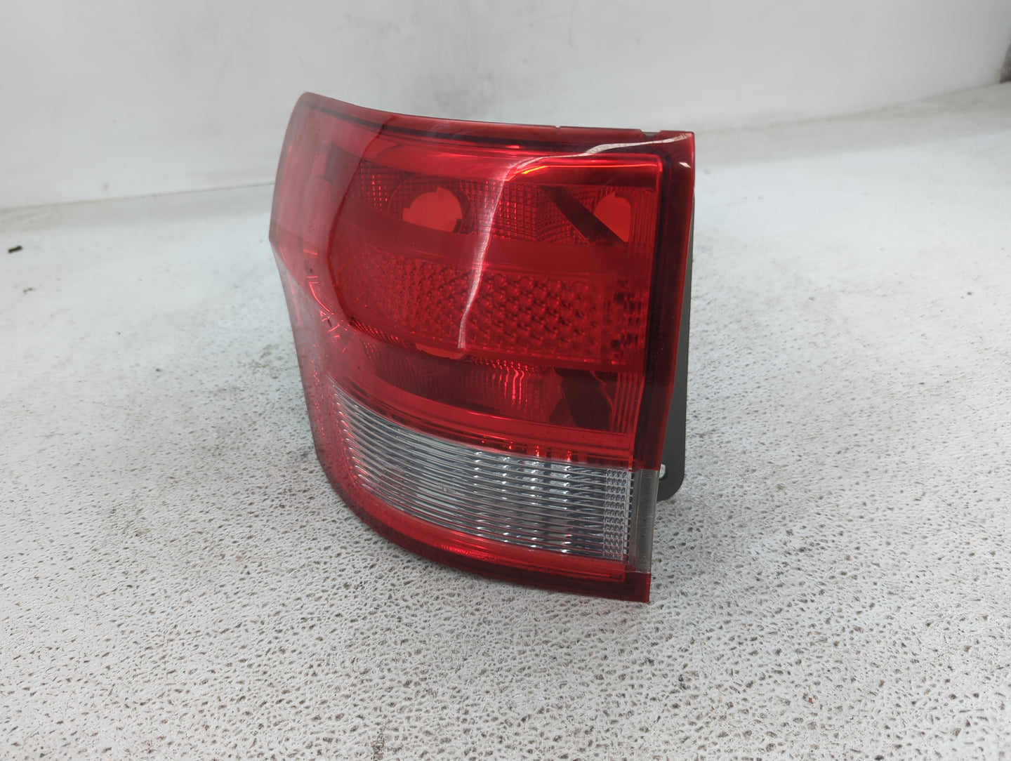2011 Jeep Grand Cherokee Tail Light Assembly Driver Left OEM P/N:55079415AE Fits OEM Used Auto Parts - Oemusedautoparts1.com