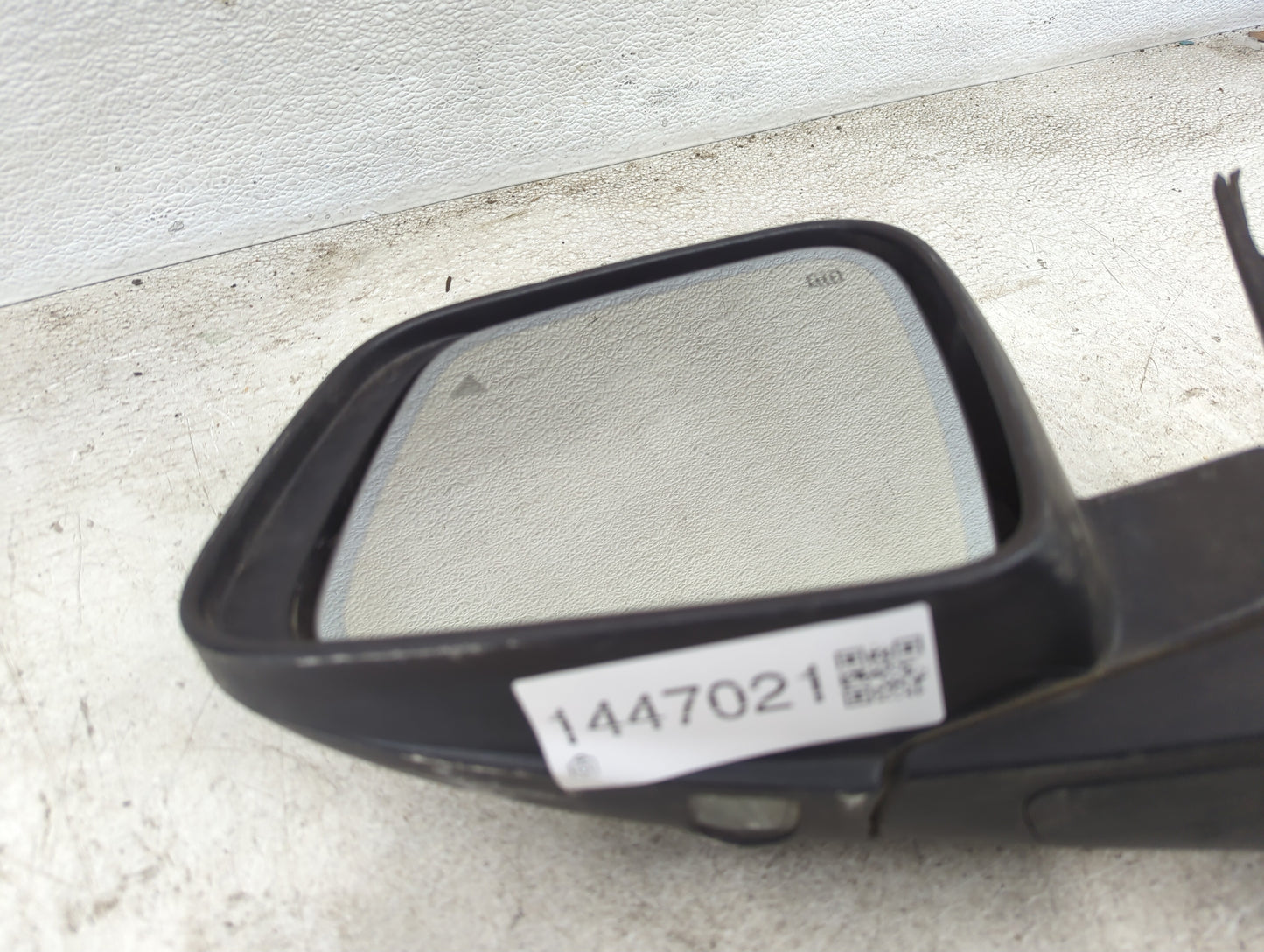 2011-2018 Jeep Grand Cherokee Driver Side View Mirror - Left Door Mirror OEM Used - Oemusedautoparts1.com