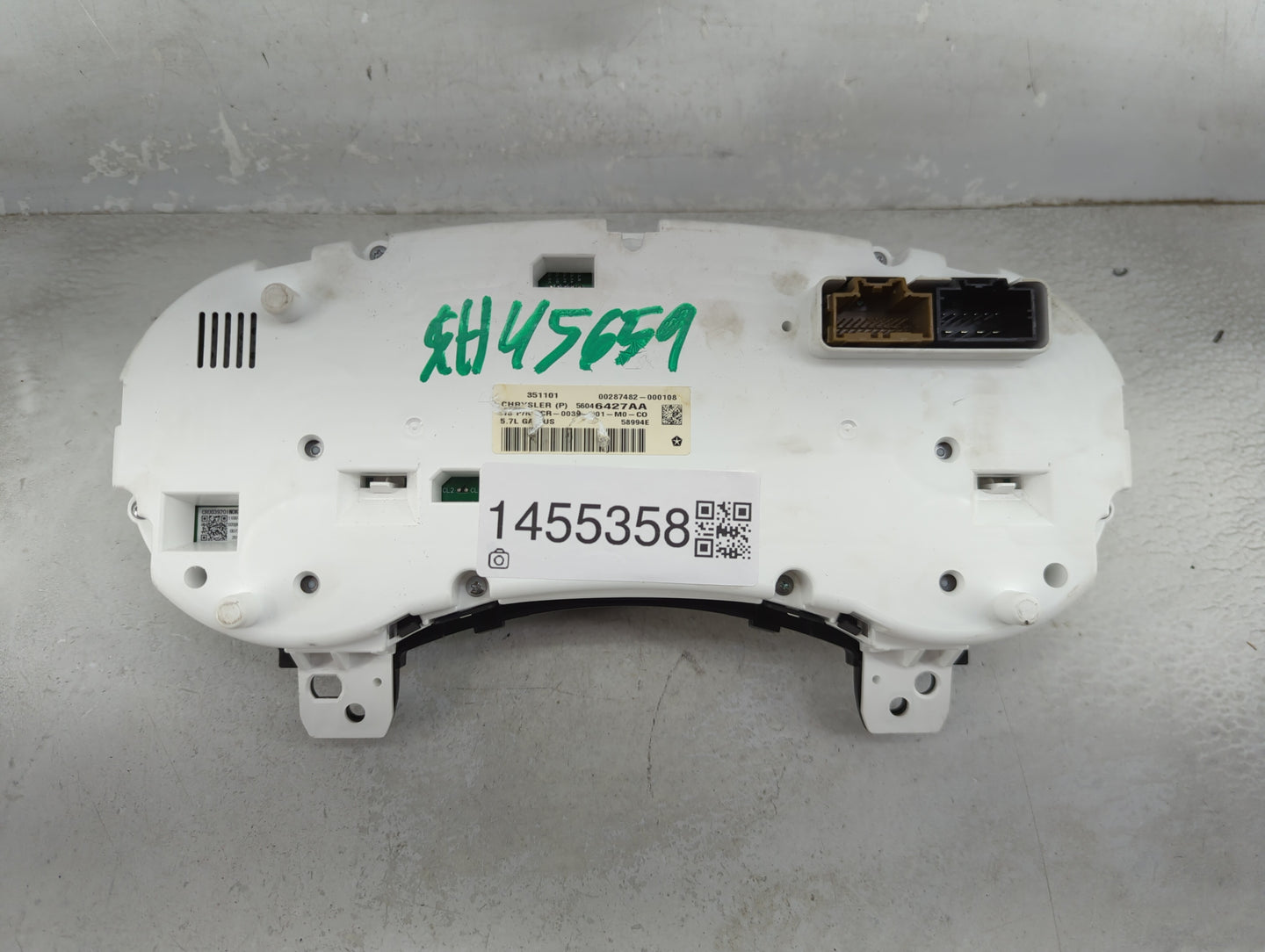 2011 Jeep Grand Cherokee Instrument Cluster Speedometer Gauges P/N:351101 58994E, 56046427AA Miles: Fits OEM Used Auto Parts