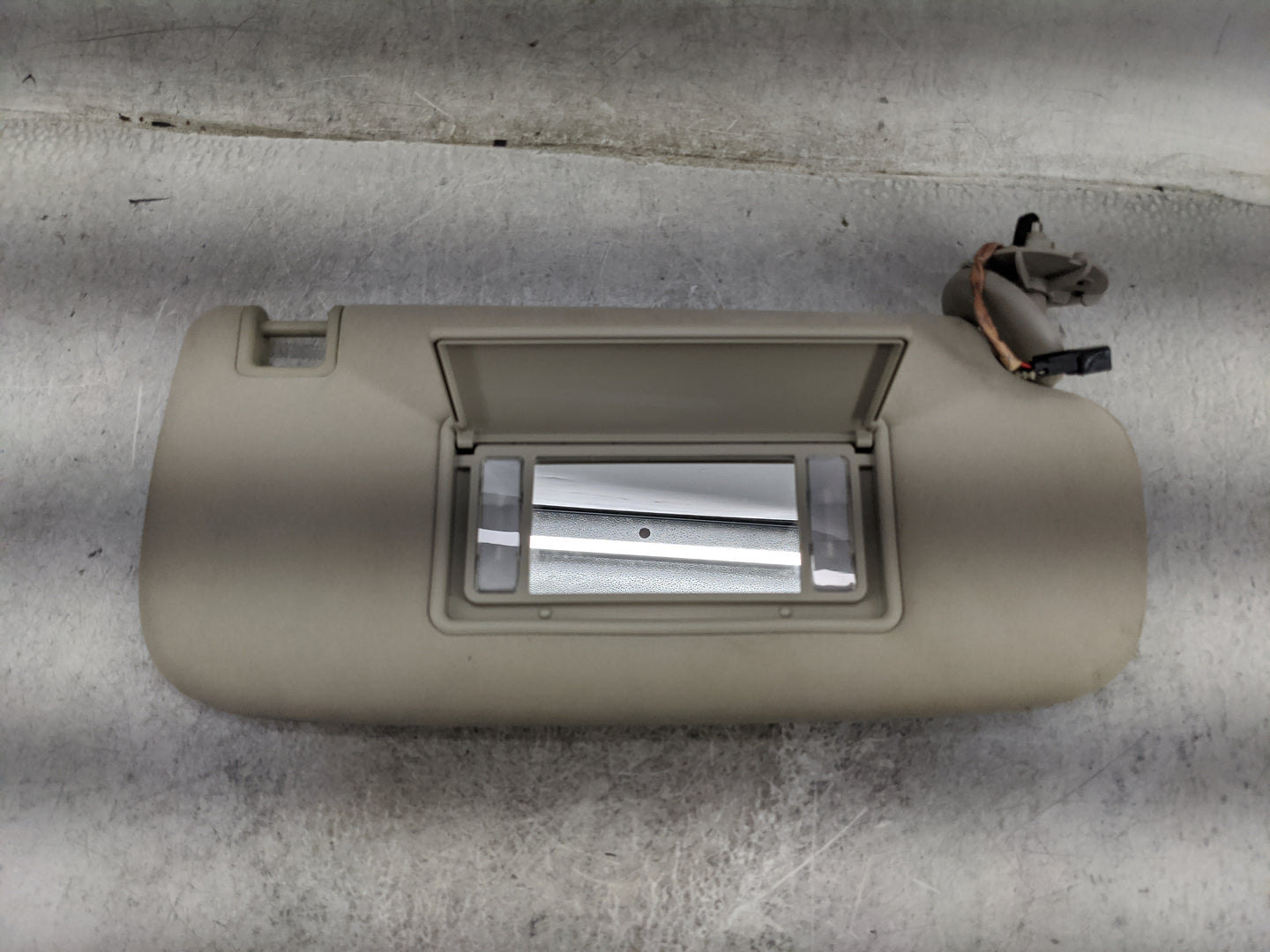 2011-2013 Jeep Grand Cherokee Sun Visor Shade Replacement Passenger Right Mirror Fits OEM Used Auto Parts - Oemusedautoparts