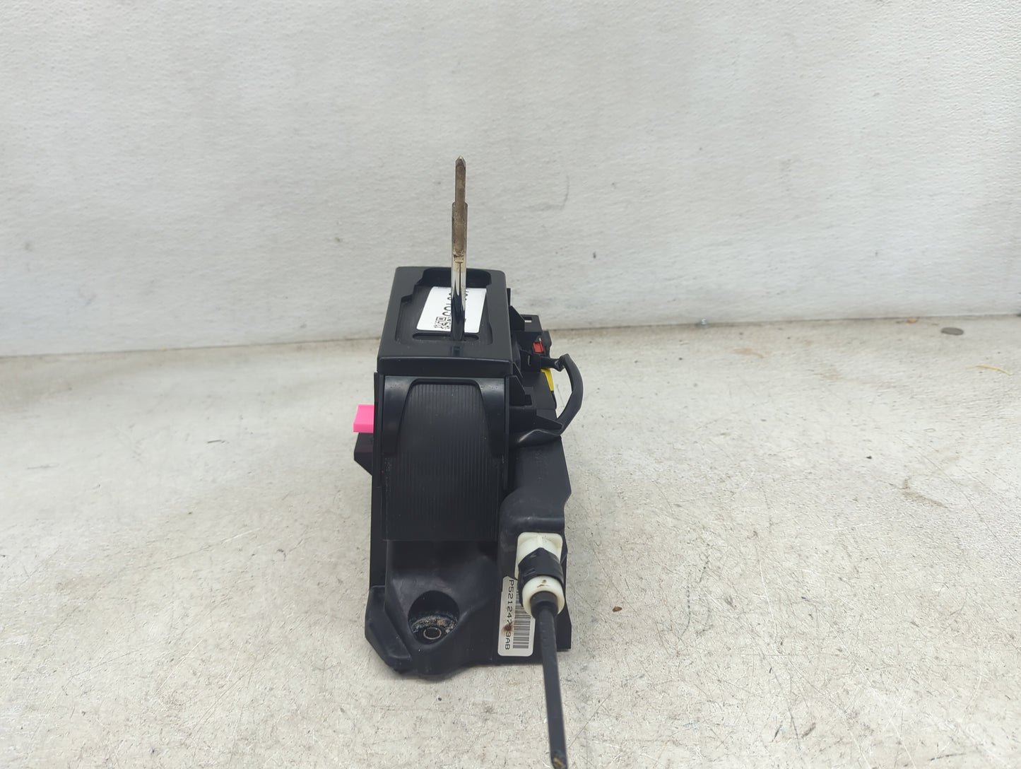 2011 Jeep Grand Cherokee Floor Console Assembly Shifter - Oemusedautoparts1.com