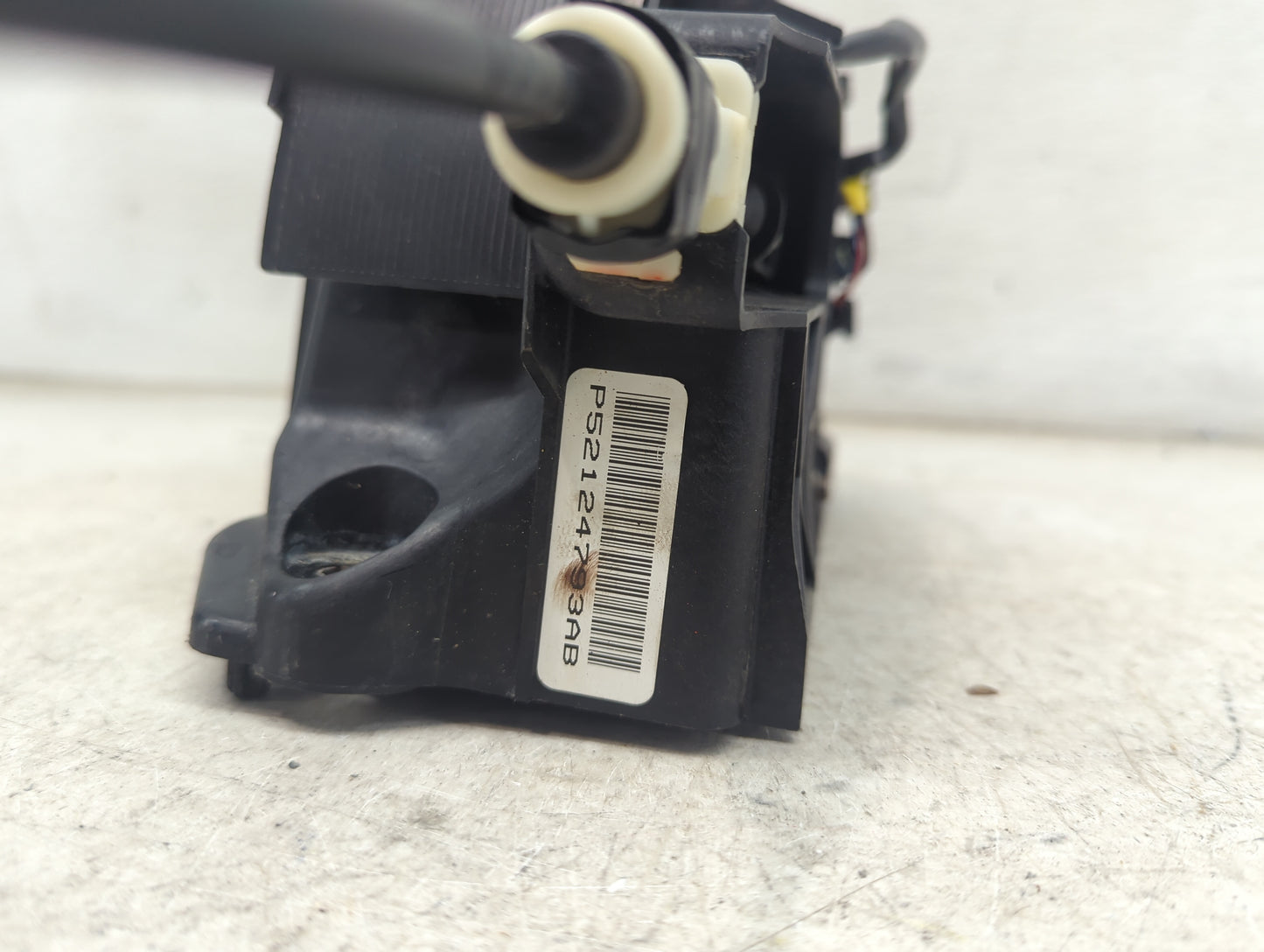 2011 Jeep Grand Cherokee Floor Console Assembly Shifter - Oemusedautoparts1.com