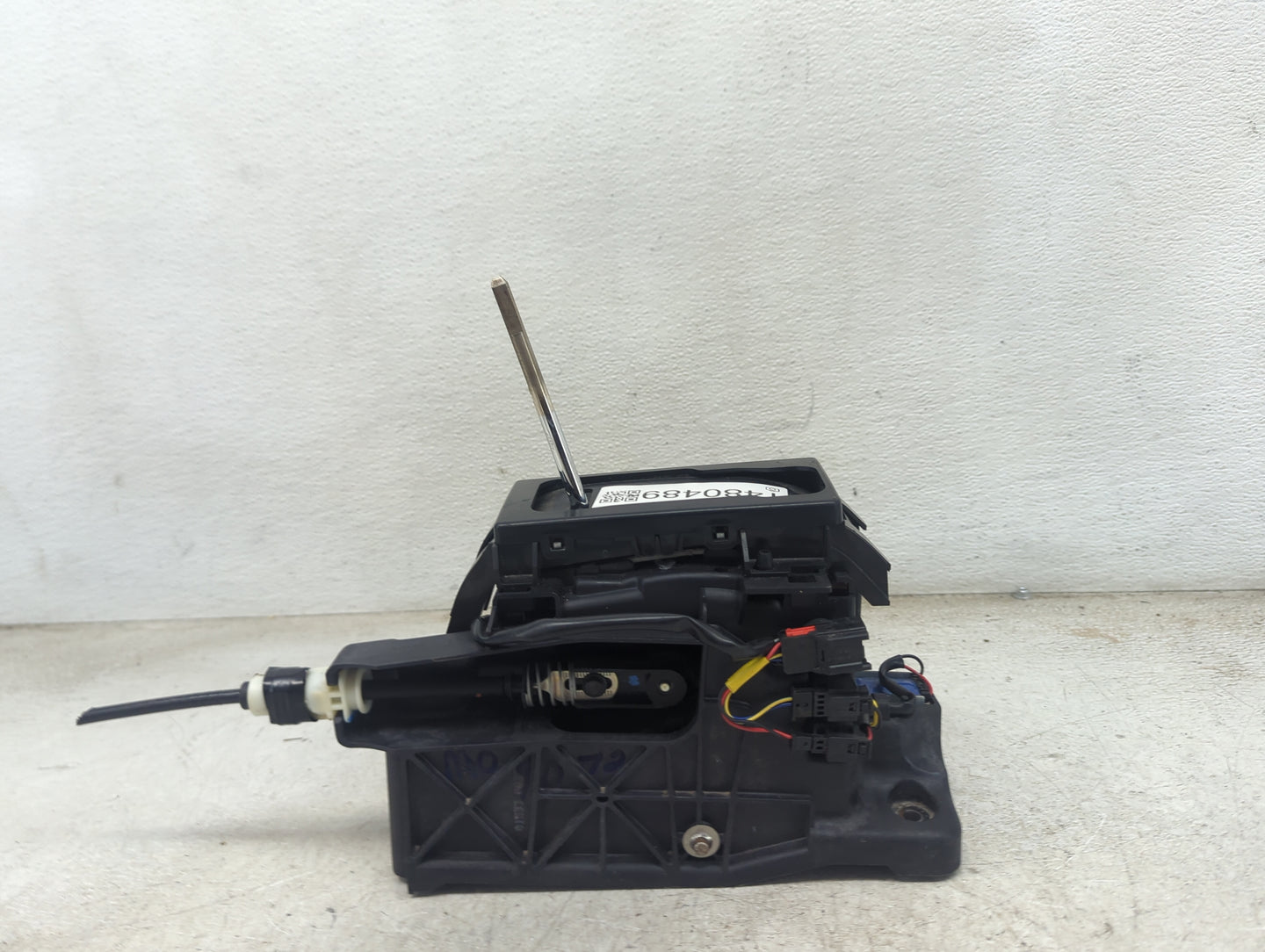2011 Jeep Grand Cherokee Floor Console Assembly Shifter - Oemusedautoparts1.com