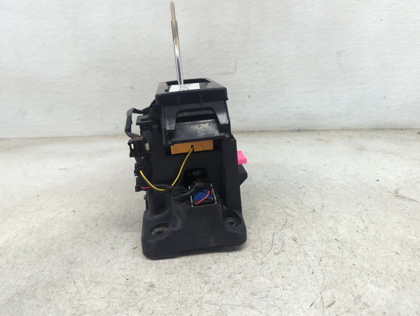 2011 Jeep Grand Cherokee Floor Console Assembly Shifter - Oemusedautoparts1.com