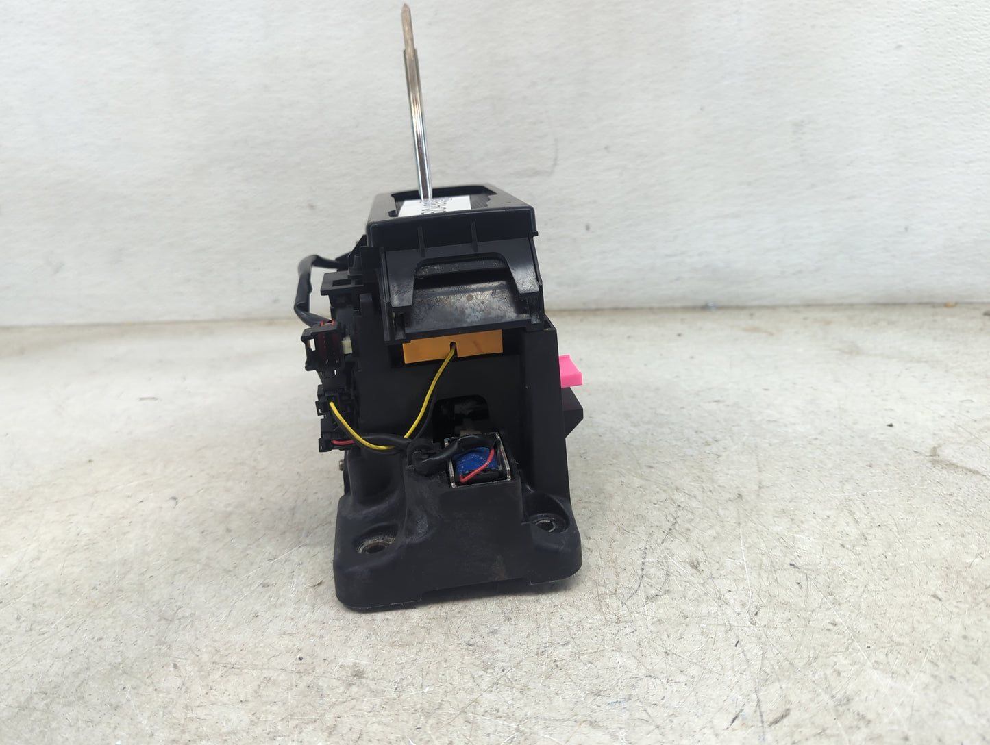 2011 Jeep Grand Cherokee Floor Console Assembly Shifter - Oemusedautoparts1.com