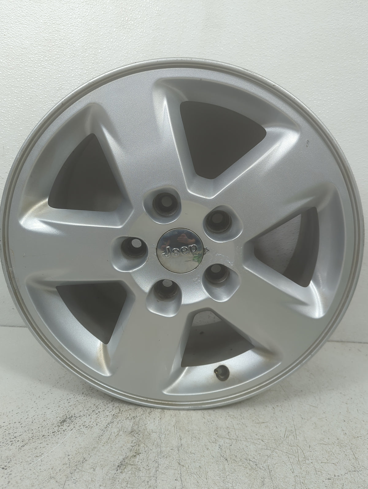 2011 Jeep Grand Cherokee Oem Wheel Rim 5015100 - Oemusedautoparts1.com