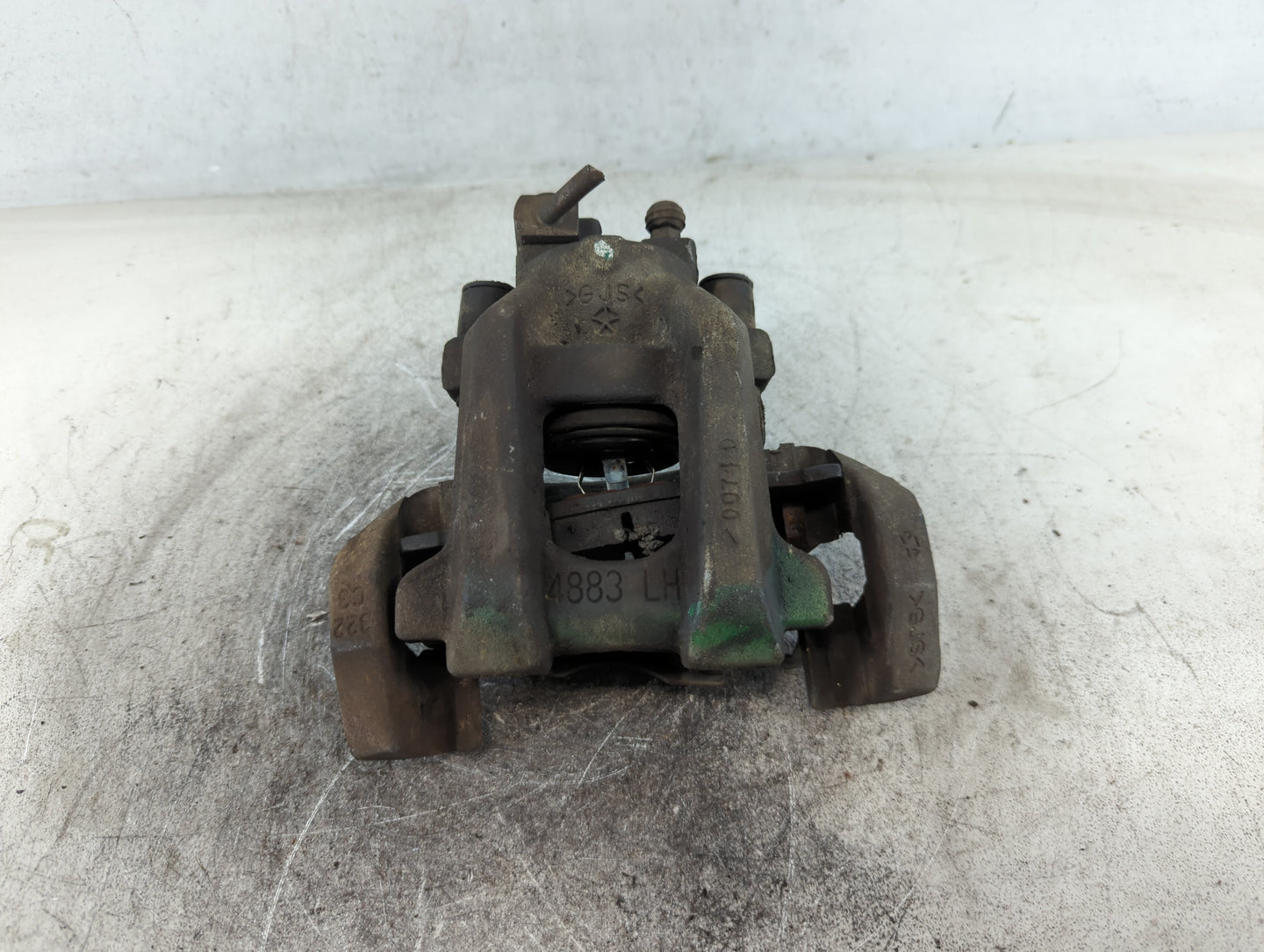 2011-2020 Jeep Grand Cherokee Front Driver Left Brake Caliper - Oemusedautoparts1.com