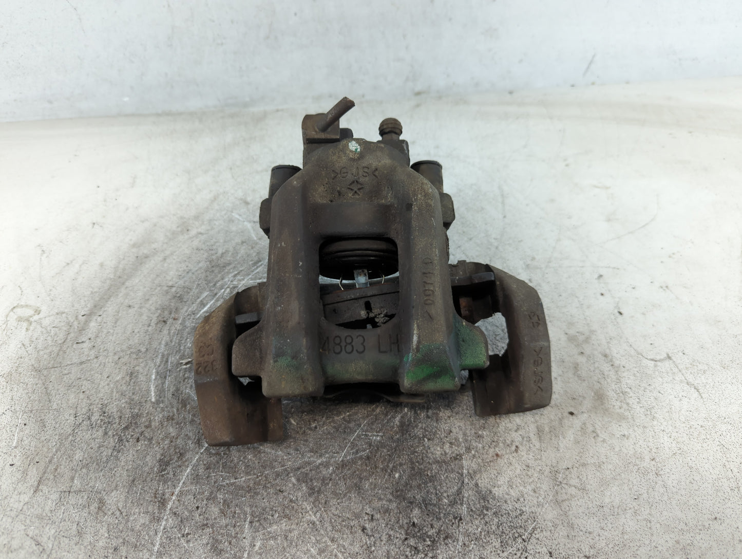 2011-2020 Jeep Grand Cherokee Front Driver Left Brake Caliper - Oemusedautoparts1.com