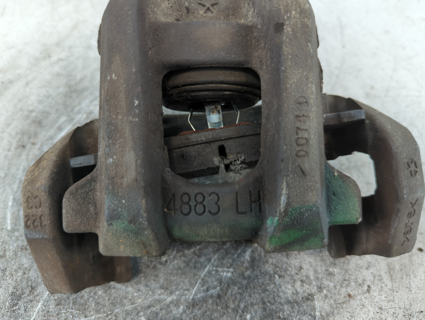 2011-2020 Jeep Grand Cherokee Front Driver Left Brake Caliper - Oemusedautoparts1.com
