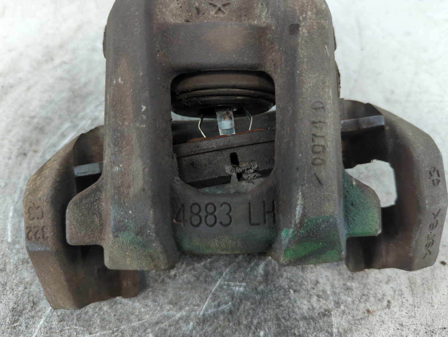 2011-2020 Jeep Grand Cherokee Front Driver Left Brake Caliper - Oemusedautoparts1.com