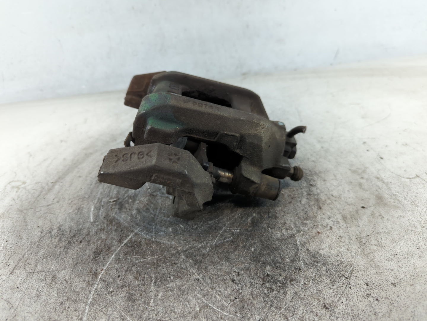 2011-2020 Jeep Grand Cherokee Front Driver Left Brake Caliper - Oemusedautoparts1.com