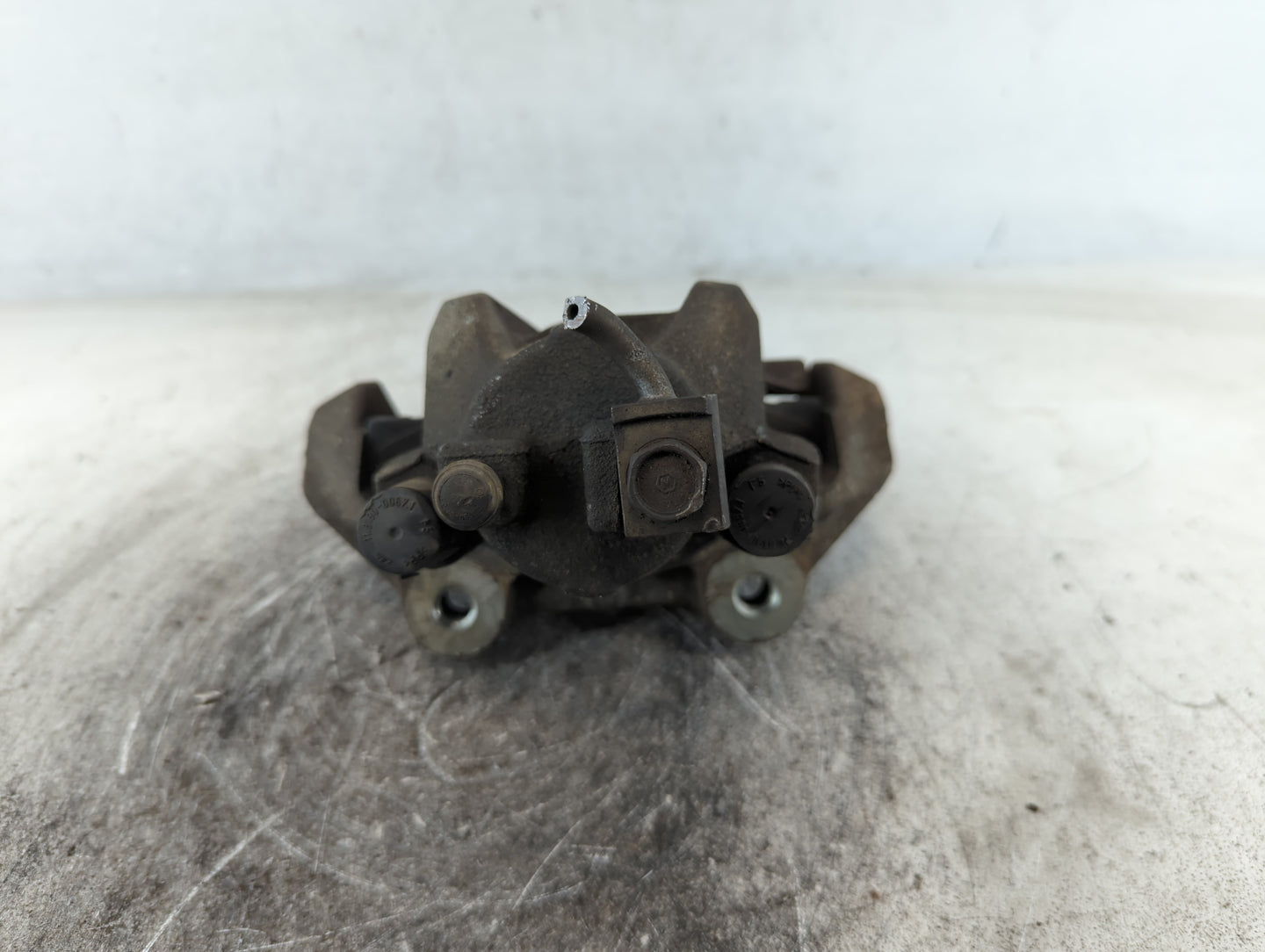 2011-2020 Jeep Grand Cherokee Front Driver Left Brake Caliper - Oemusedautoparts1.com