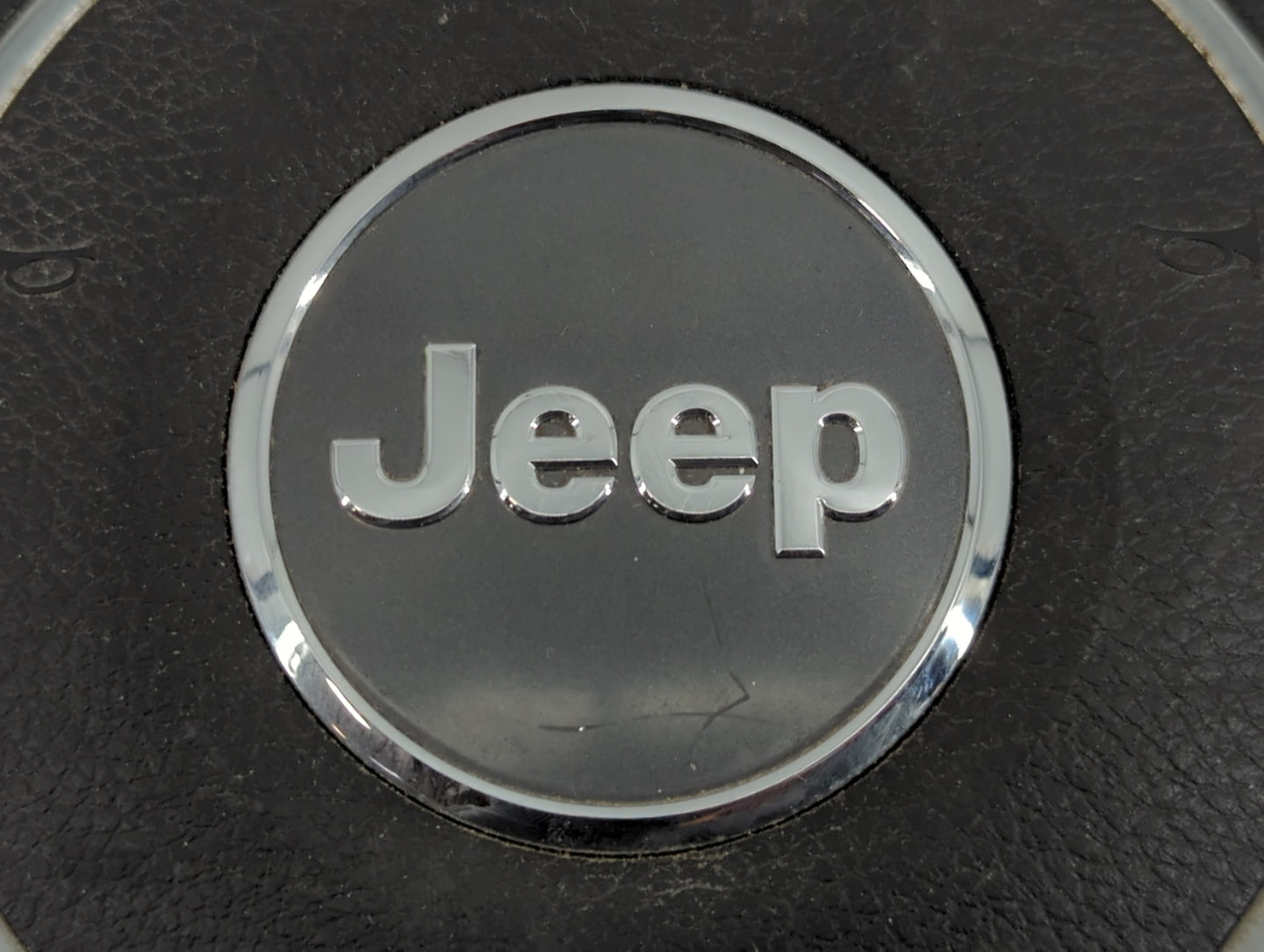 2011 Jeep Grand Cherokee Air Bag Driver Left Steering Wheel Mounted P/N:TDRJQ1680B2020 Fits OEM Used Auto Parts - Oemusedaut