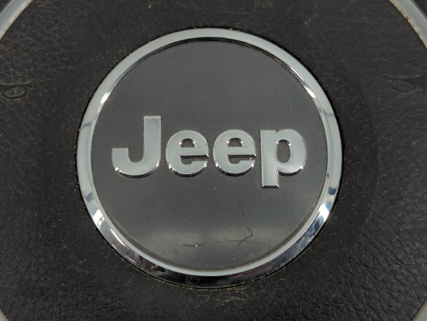 2011 Jeep Grand Cherokee Air Bag Driver Left Steering Wheel Mounted P/N:TDRJQ1680B2020 Fits OEM Used Auto Parts - Oemusedaut