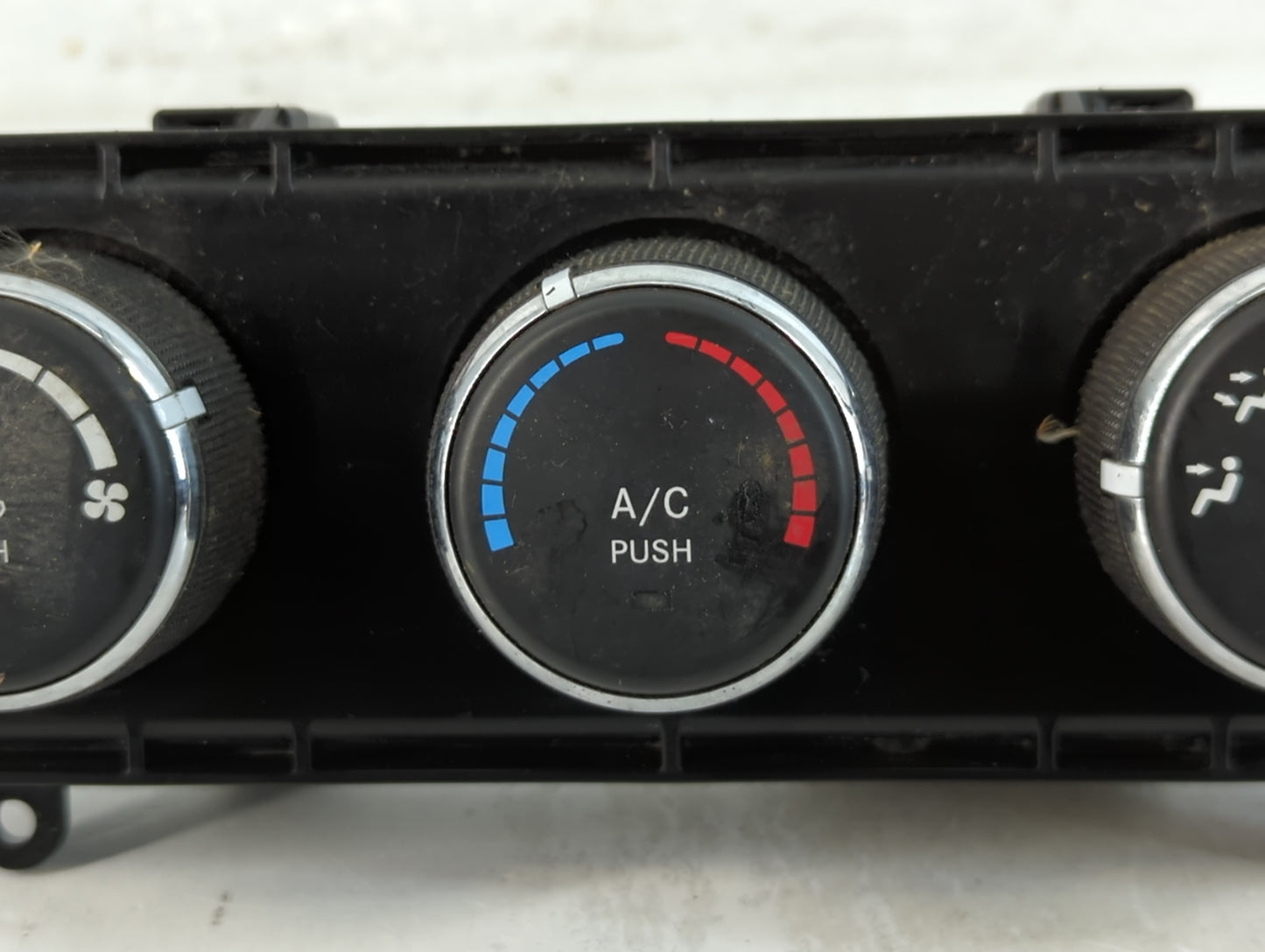 2011 Jeep Liberty Climate Control Module Temperature AC/Heater Replacement Fits OEM Used Auto Parts - Oemusedautoparts1.com