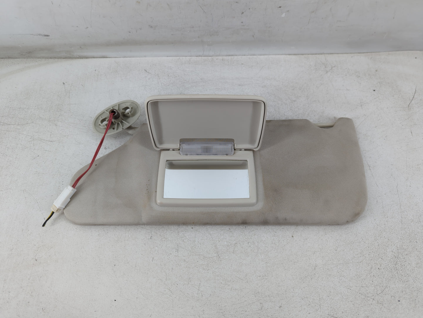 2008-2012 Jeep Liberty Sun Visor Shade Replacement Driver Left Mirror Fits Fits 2008 2009 2010 2011 2012 OEM Used Auto Parts