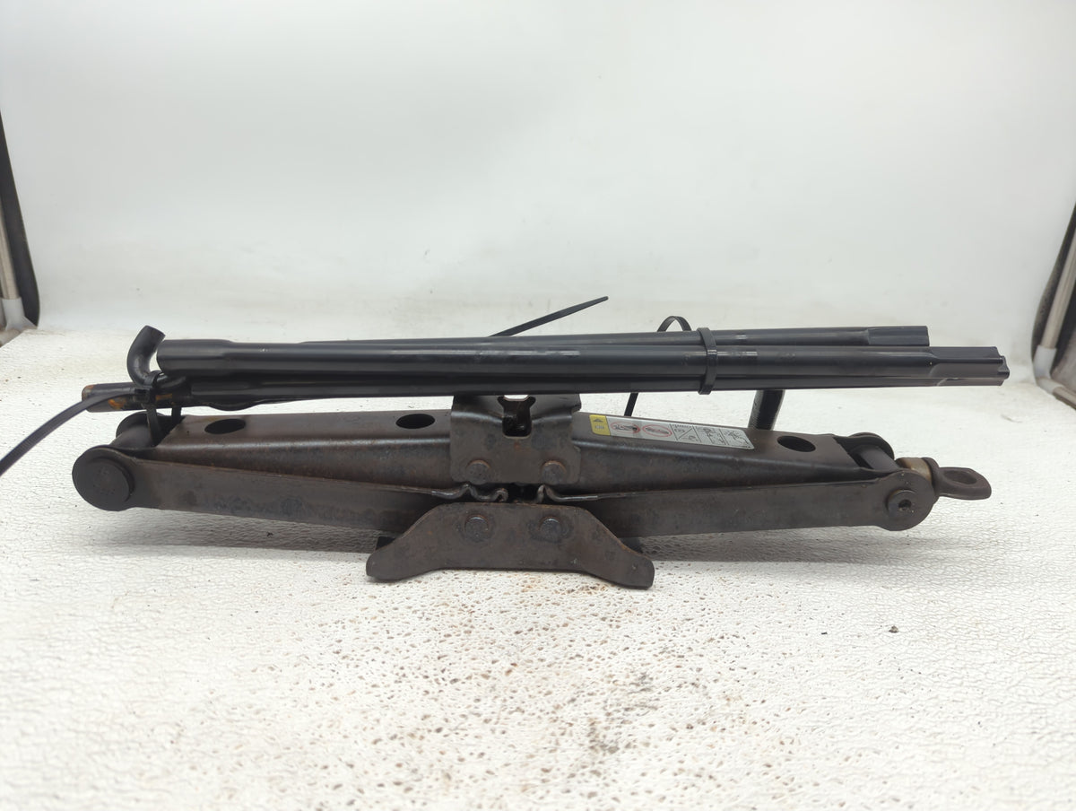 Jeep Liberty Spare Scissor Car Jack 1067205 - Oemusedautoparts1.com