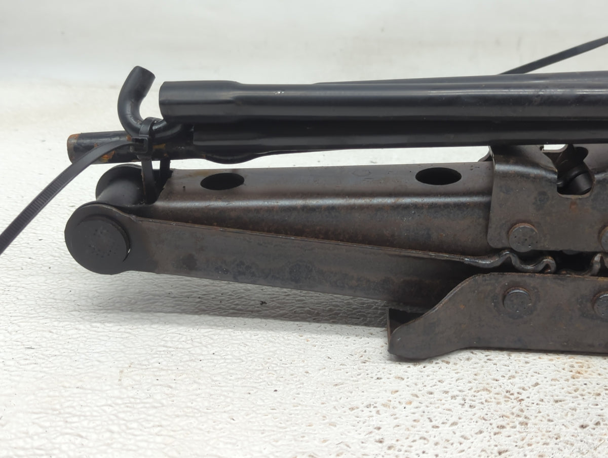 Jeep Liberty Spare Scissor Car Jack 1067205 - Oemusedautoparts1.com