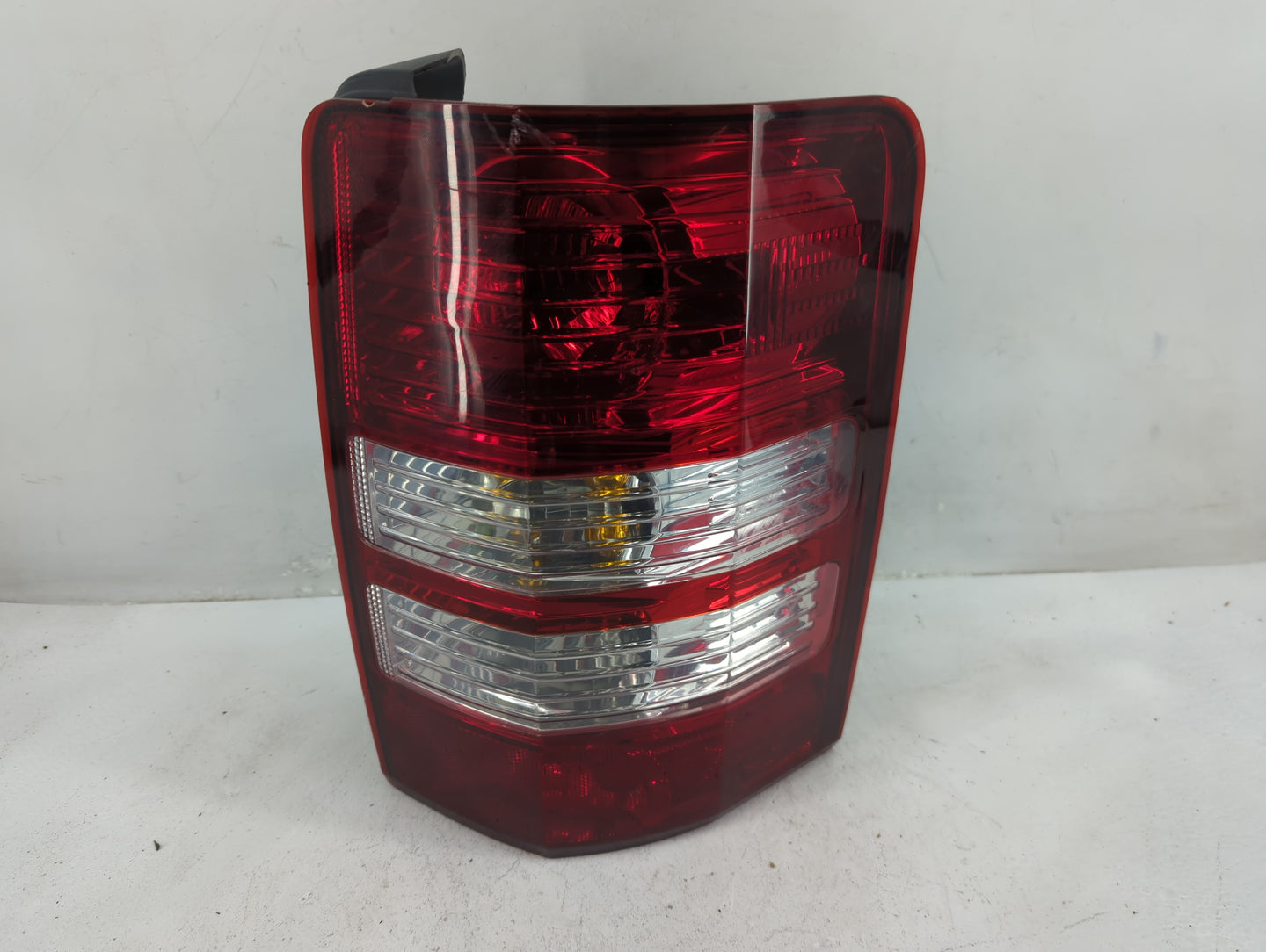 2008-2012 Jeep Liberty Tail Light Assembly Passenger Right OEM Fits Fits 2008 2009 2010 2011 2012 OEM Used Auto Parts - Oemu