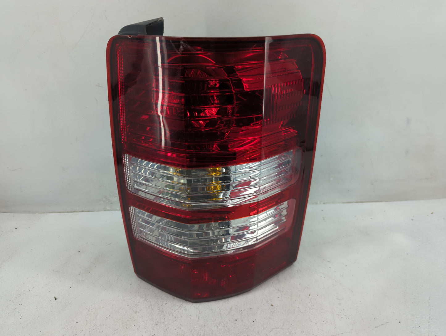 2008-2012 Jeep Liberty Tail Light Assembly Passenger Right OEM Fits Fits 2008 2009 2010 2011 2012 OEM Used Auto Parts - Oemu