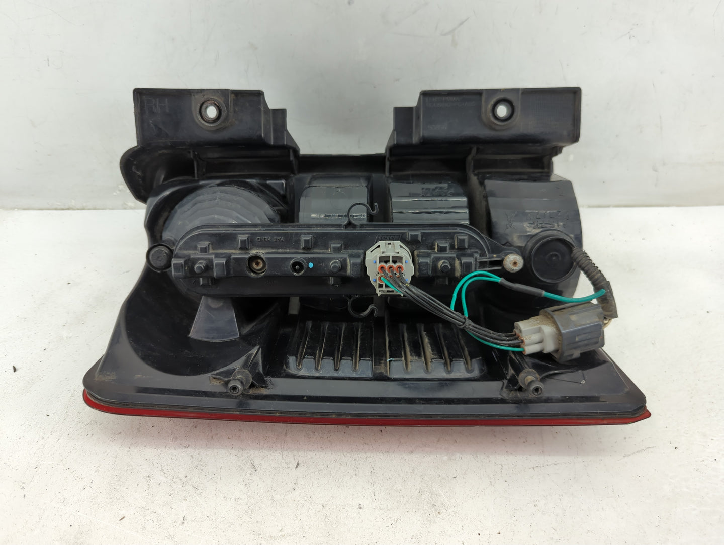 2008-2012 Jeep Liberty Tail Light Assembly Passenger Right OEM Fits Fits 2008 2009 2010 2011 2012 OEM Used Auto Parts - Oemu