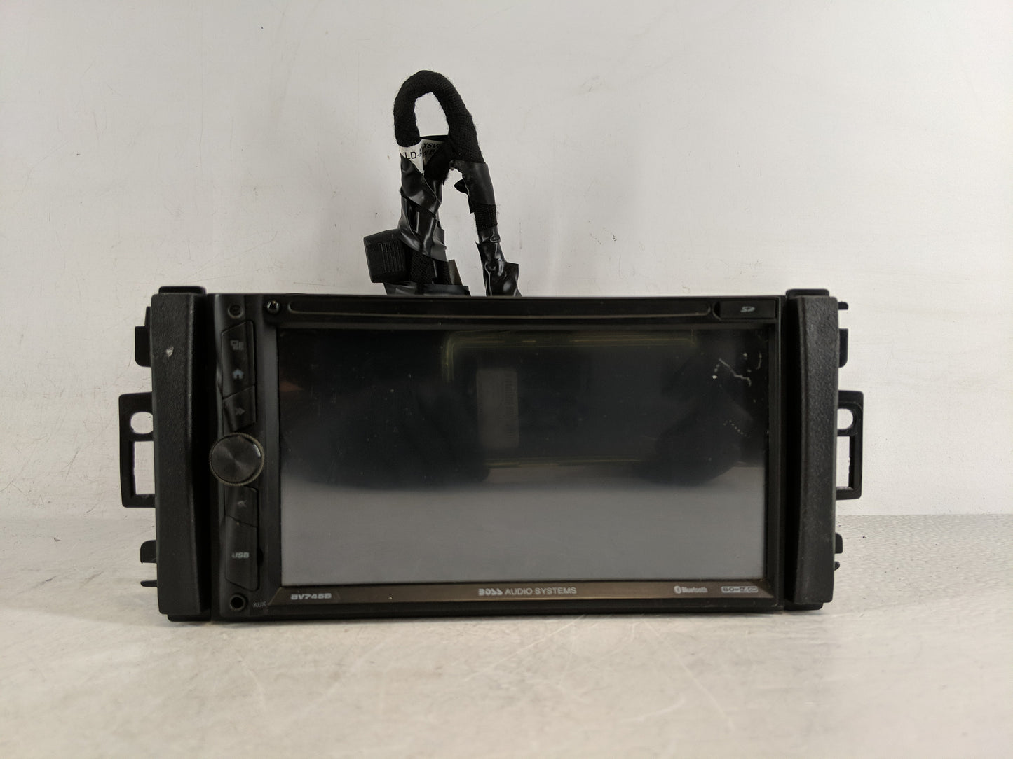 2010-2011 Jeep Liberty Radio AM FM Cd Player Receiver Replacement Fits Fits 2010 2011 OEM Used Auto Parts - Oemusedautoparts