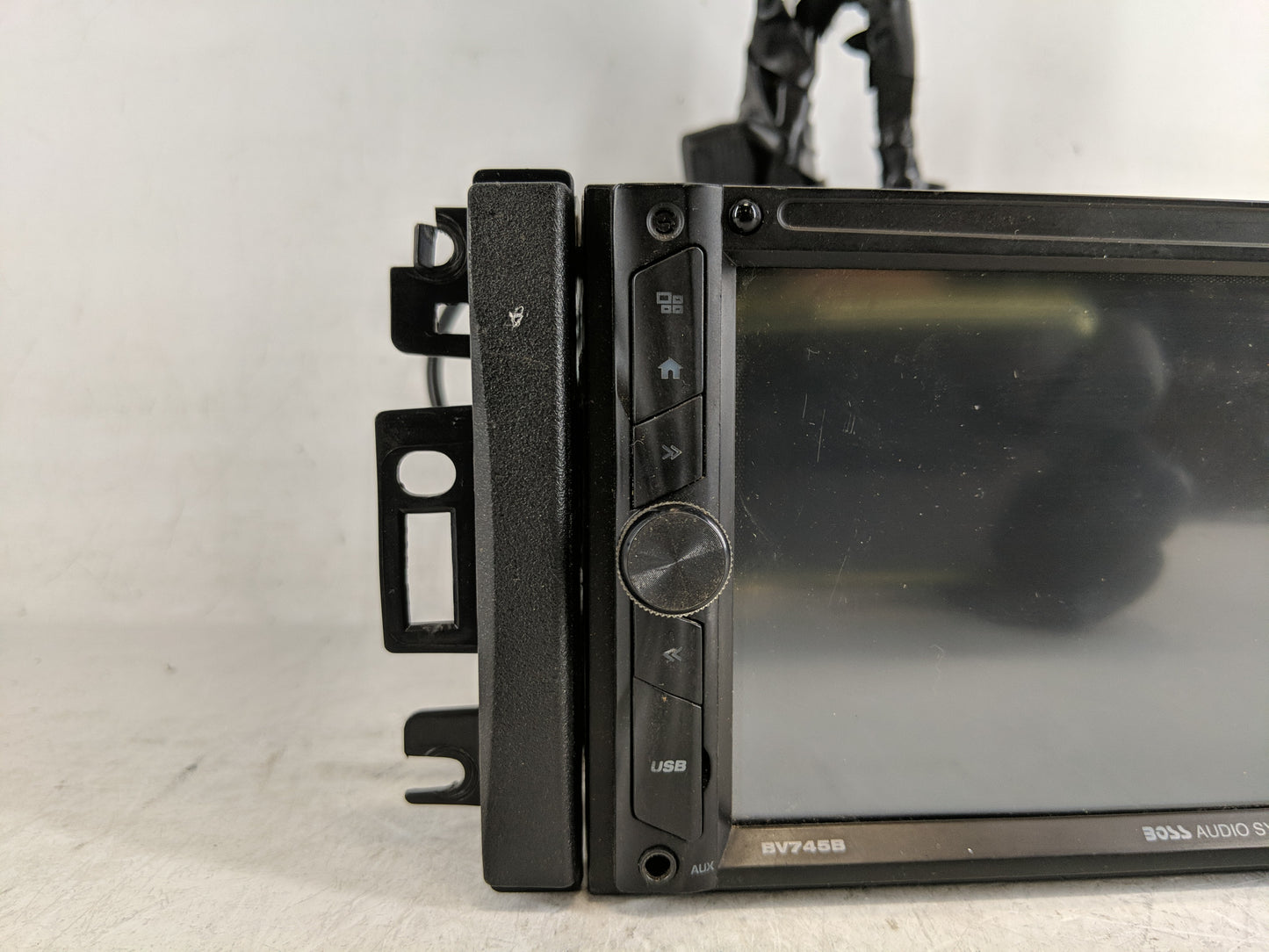 2010-2011 Jeep Liberty Radio AM FM Cd Player Receiver Replacement Fits Fits 2010 2011 OEM Used Auto Parts - Oemusedautoparts