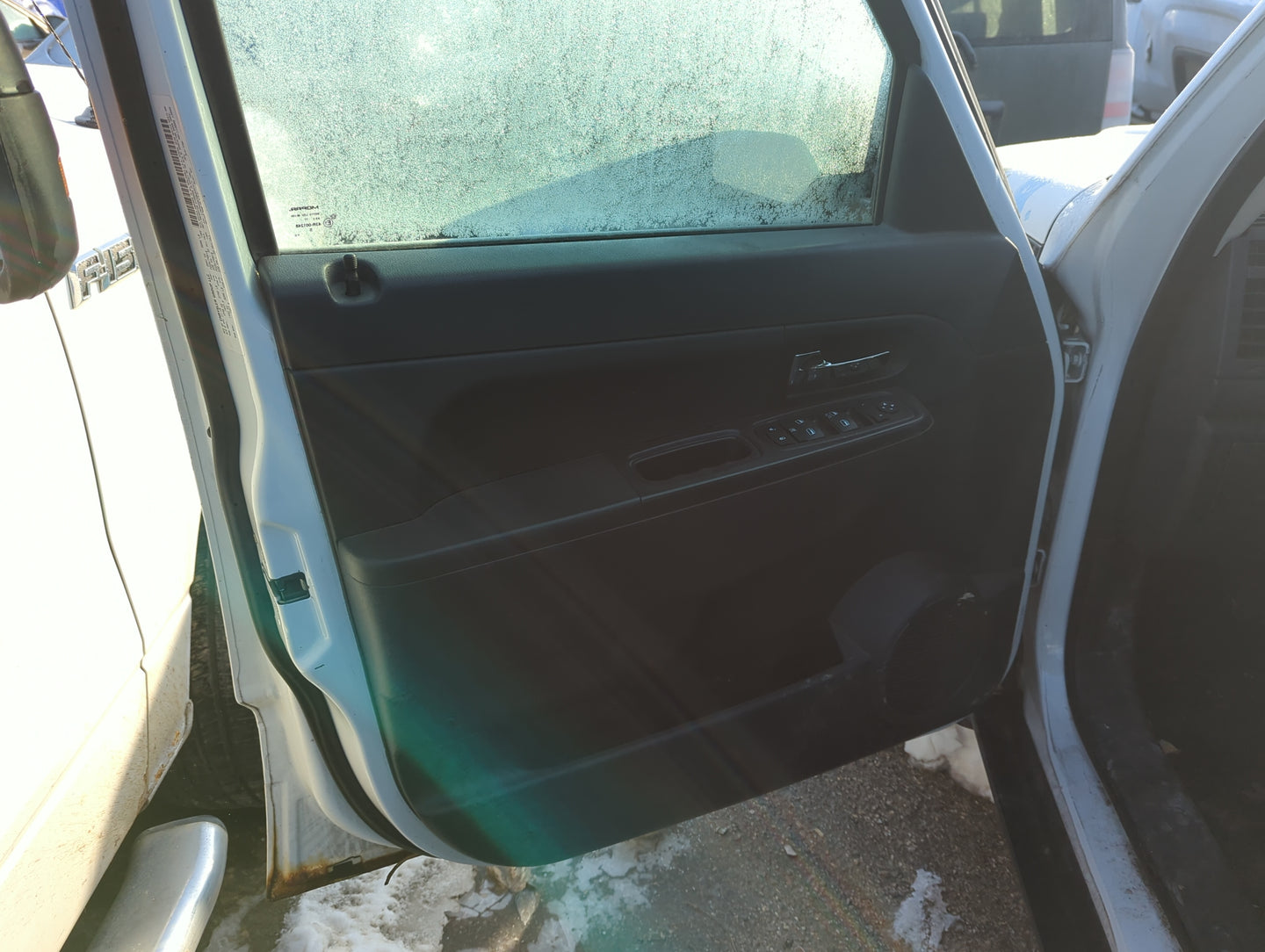 2011 Jeep Liberty Front Left Driver Interior Door Panel Trim 1369867 - Oemusedautoparts1.com