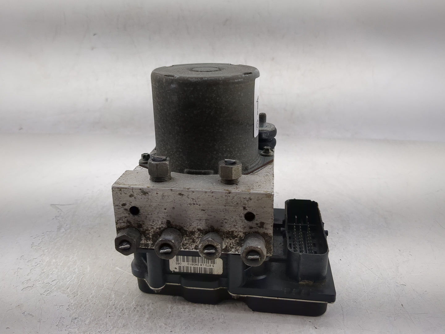 2011 Jeep Liberty ABS Pump Control Module Replacement P/N:P05154233AB Fits OEM Used Auto Parts - Oemusedautoparts1.com