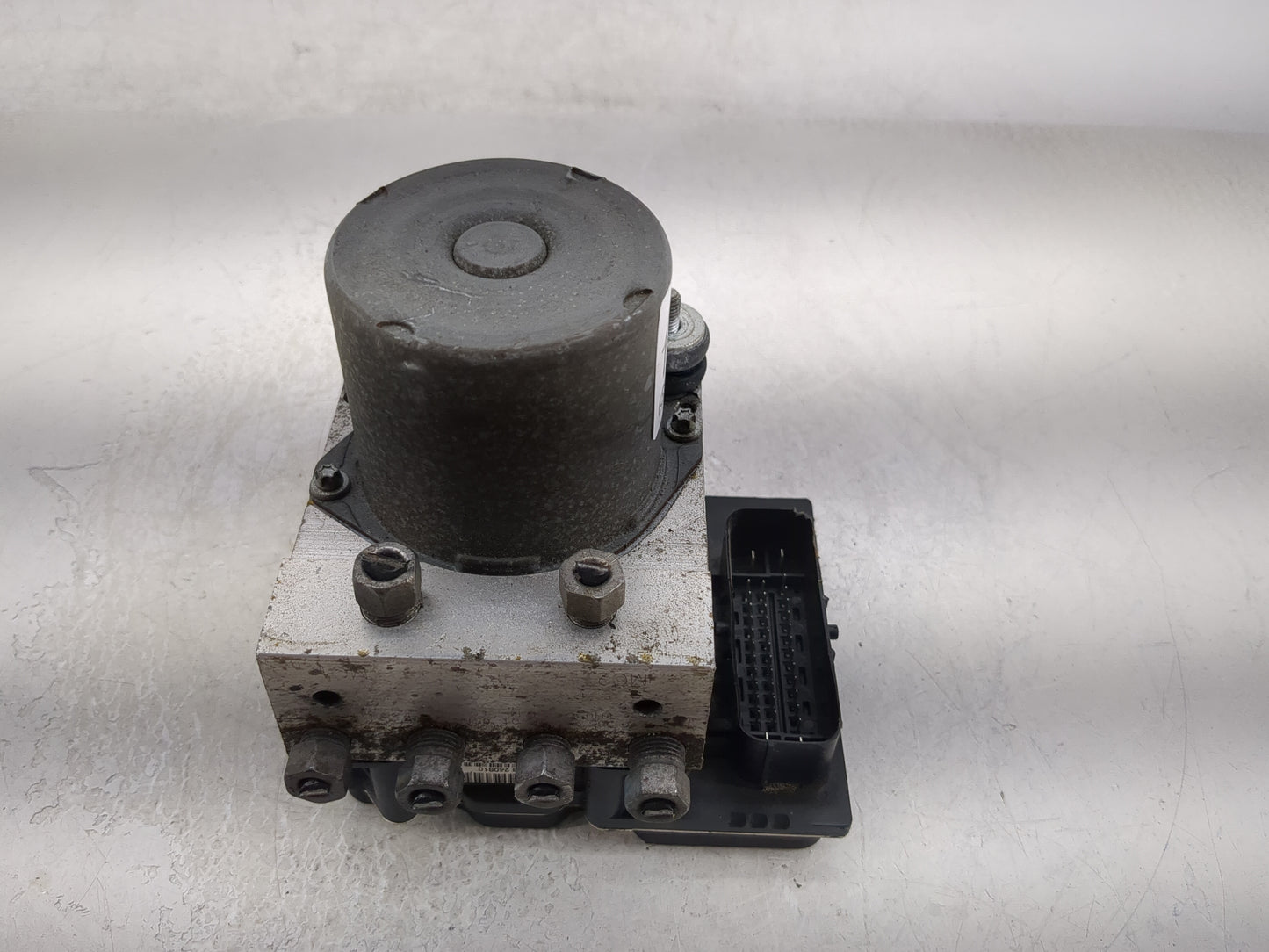 2011 Jeep Liberty ABS Pump Control Module Replacement P/N:P05154233AB Fits OEM Used Auto Parts - Oemusedautoparts1.com