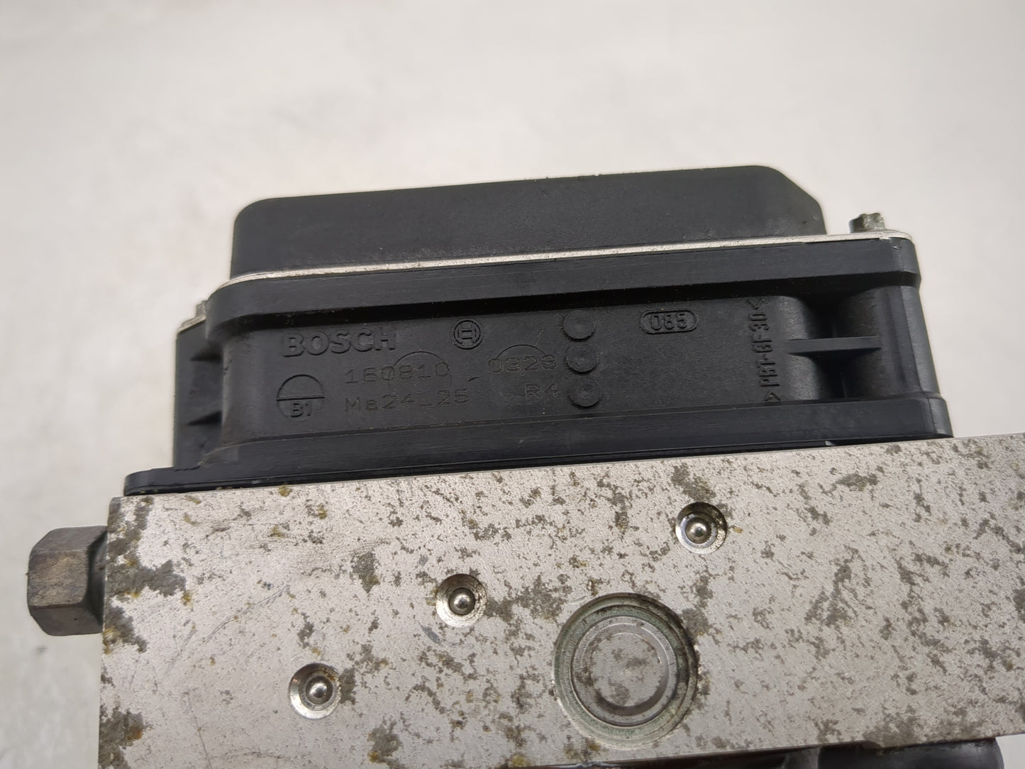 2011 Jeep Liberty ABS Pump Control Module Replacement P/N:P05154233AB Fits OEM Used Auto Parts - Oemusedautoparts1.com