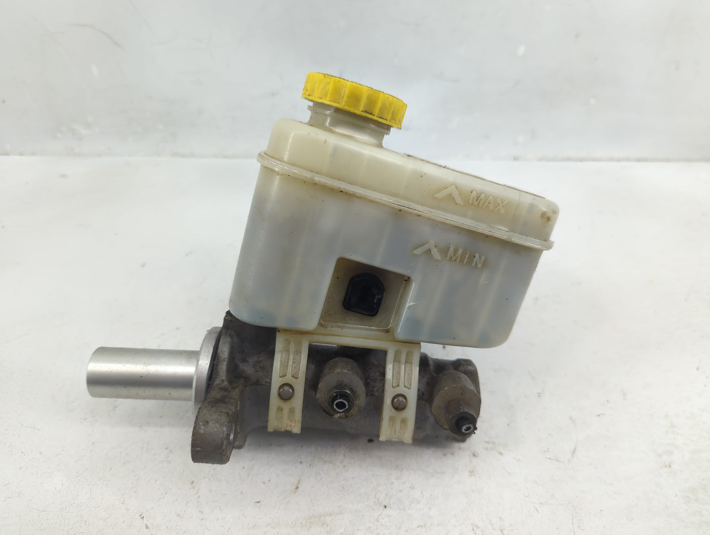 2008-2011 Jeep Liberty Brake Master Cylinder - Oemusedautoparts1.com