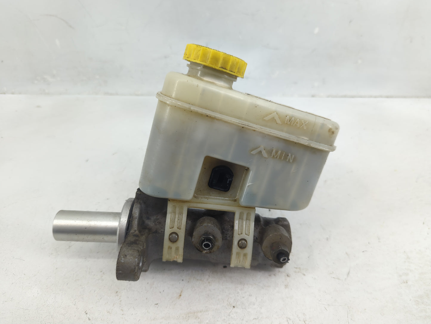 2008-2011 Jeep Liberty Brake Master Cylinder - Oemusedautoparts1.com