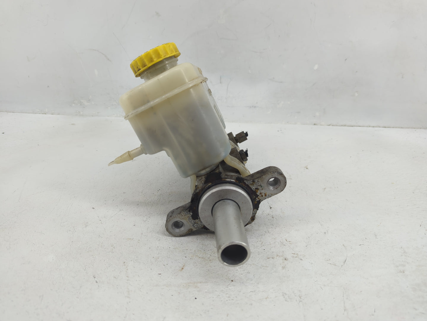 2008-2011 Jeep Liberty Brake Master Cylinder - Oemusedautoparts1.com