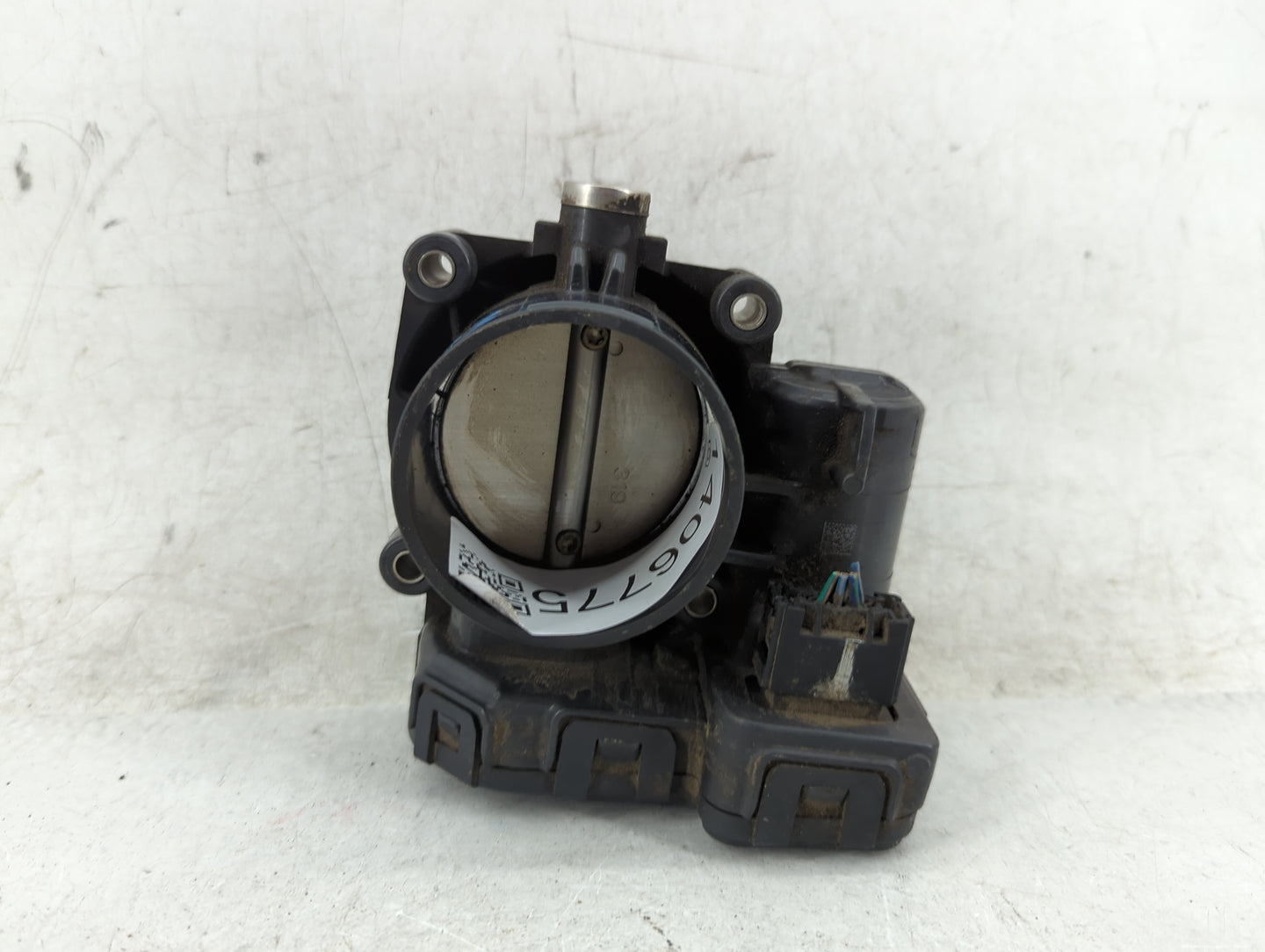 2007-2012 Jeep Liberty Throttle Body P/N:04861661AA Fits Fits 2007 2008 2009 2010 2011 2012 OEM Used Auto Parts - Oemusedaut