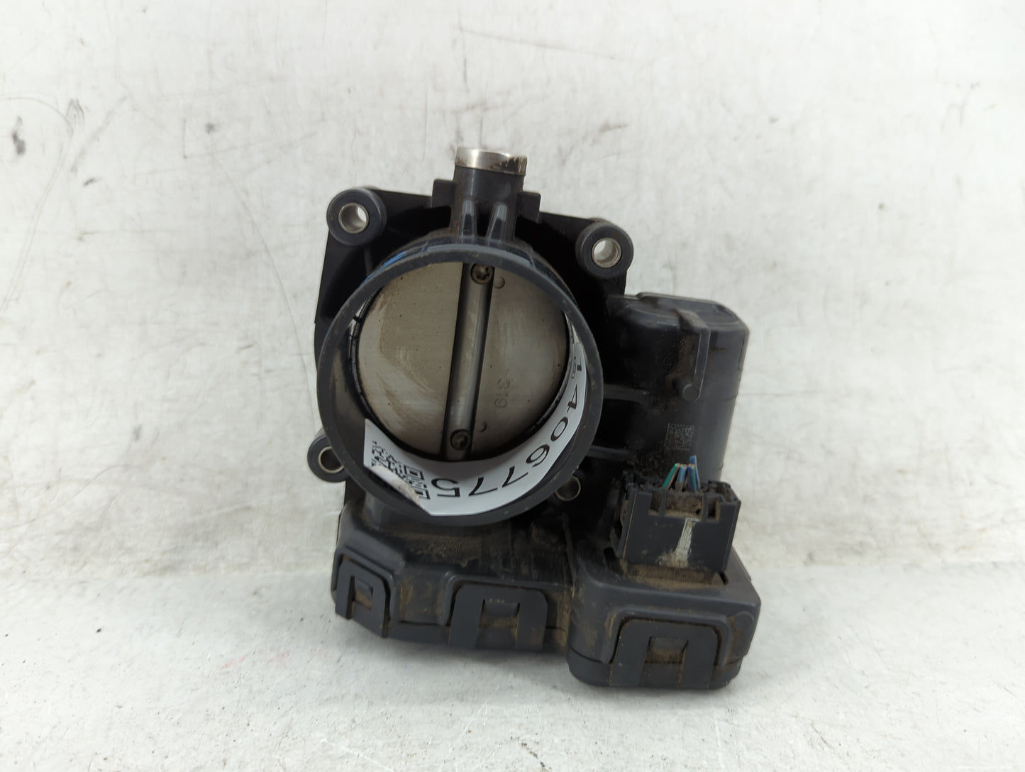 2007-2012 Jeep Liberty Throttle Body P/N:04861661AA Fits Fits 2007 2008 2009 2010 2011 2012 OEM Used Auto Parts - Oemusedaut