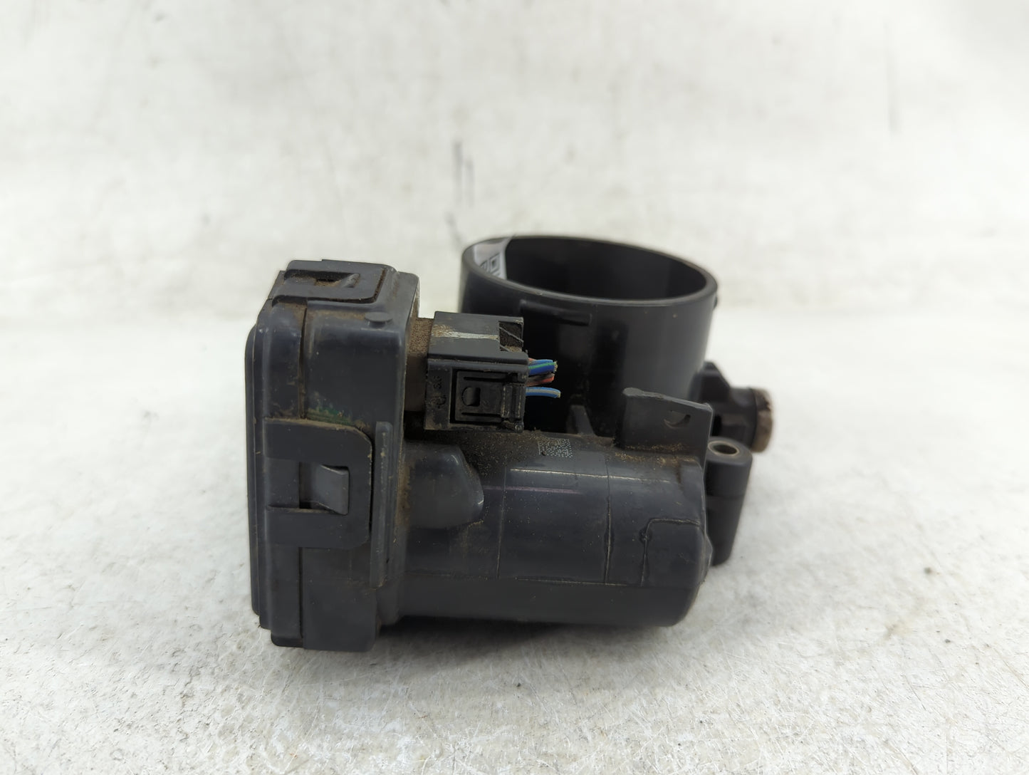 2007-2012 Jeep Liberty Throttle Body P/N:04861661AA Fits Fits 2007 2008 2009 2010 2011 2012 OEM Used Auto Parts - Oemusedaut
