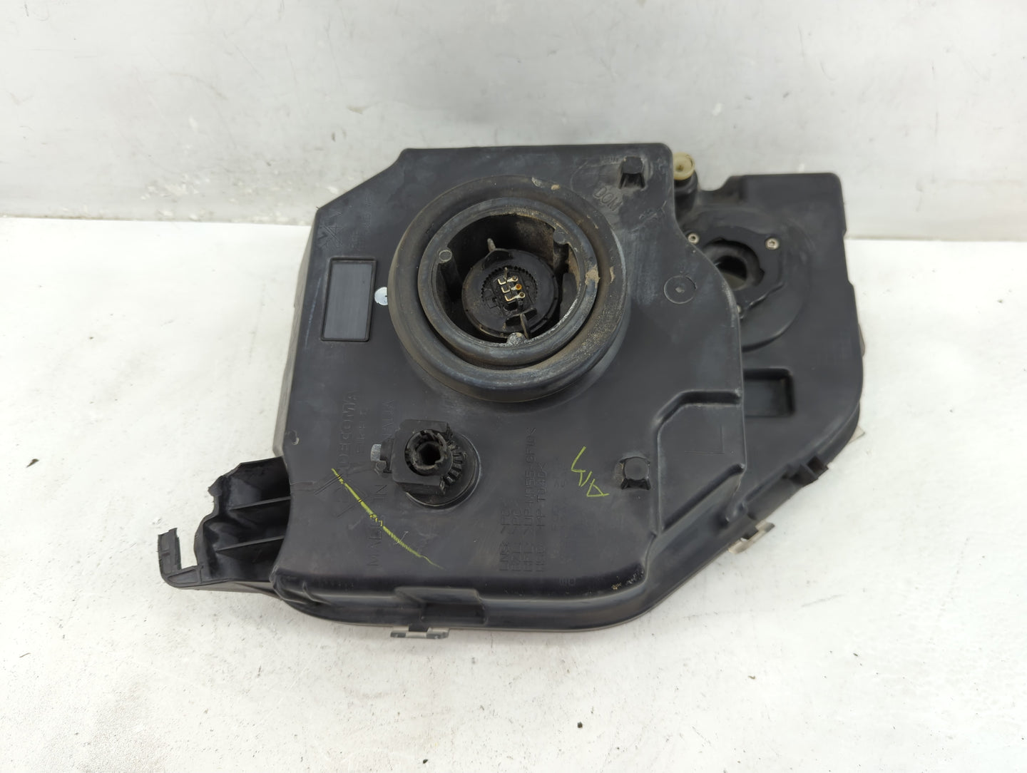 2008-2012 Jeep Liberty Driver Left Oem Head Light Headlight Lamp - Oemusedautoparts1.com