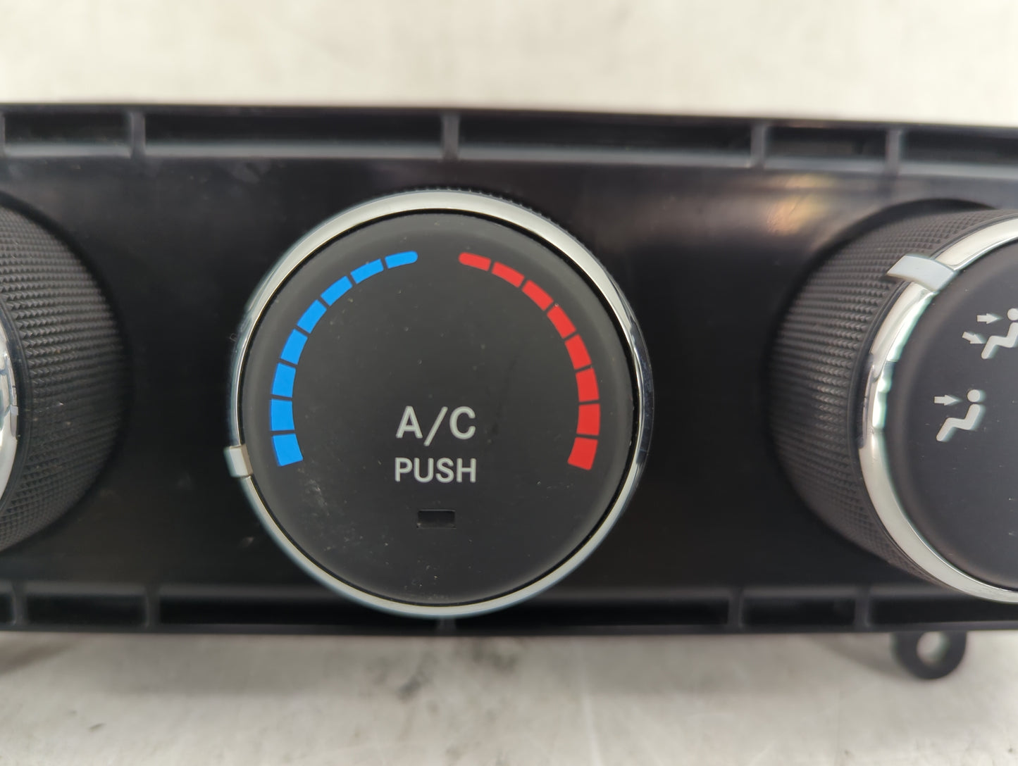 2010-2012 Jeep Liberty Climate Control Module Temperature AC/Heater Replacement P/N:P55111943AD 55111943AD Fits OEM Used Aut