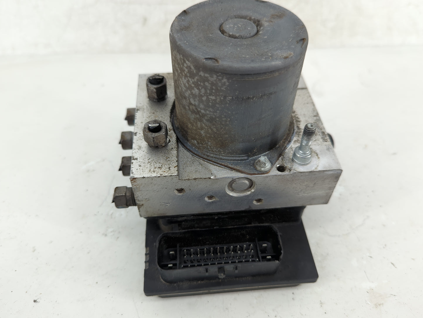 2011 Jeep Liberty ABS Pump Control Module Replacement P/N:P05154233AB Fits OEM Used Auto Parts - Oemusedautoparts1.com