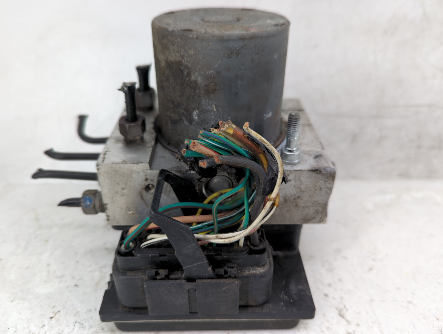 2011 Jeep Liberty ABS Pump Control Module Replacement P/N:P05154233AB 0265951609, 0265231130 Fits OEM Used Auto Parts - Oemu