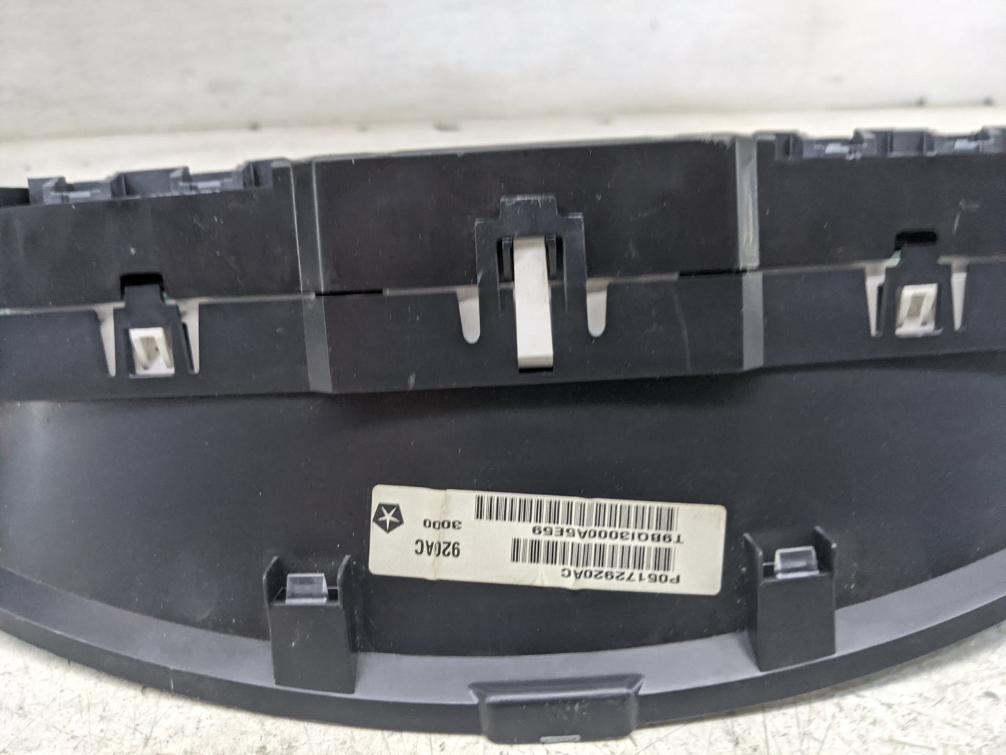 2011 Jeep Liberty Instrument Cluster Speedometer Gauges P/N:P05172920AC T98OI3000A6E69 Miles: Fits OEM Used Auto Parts - Oem
