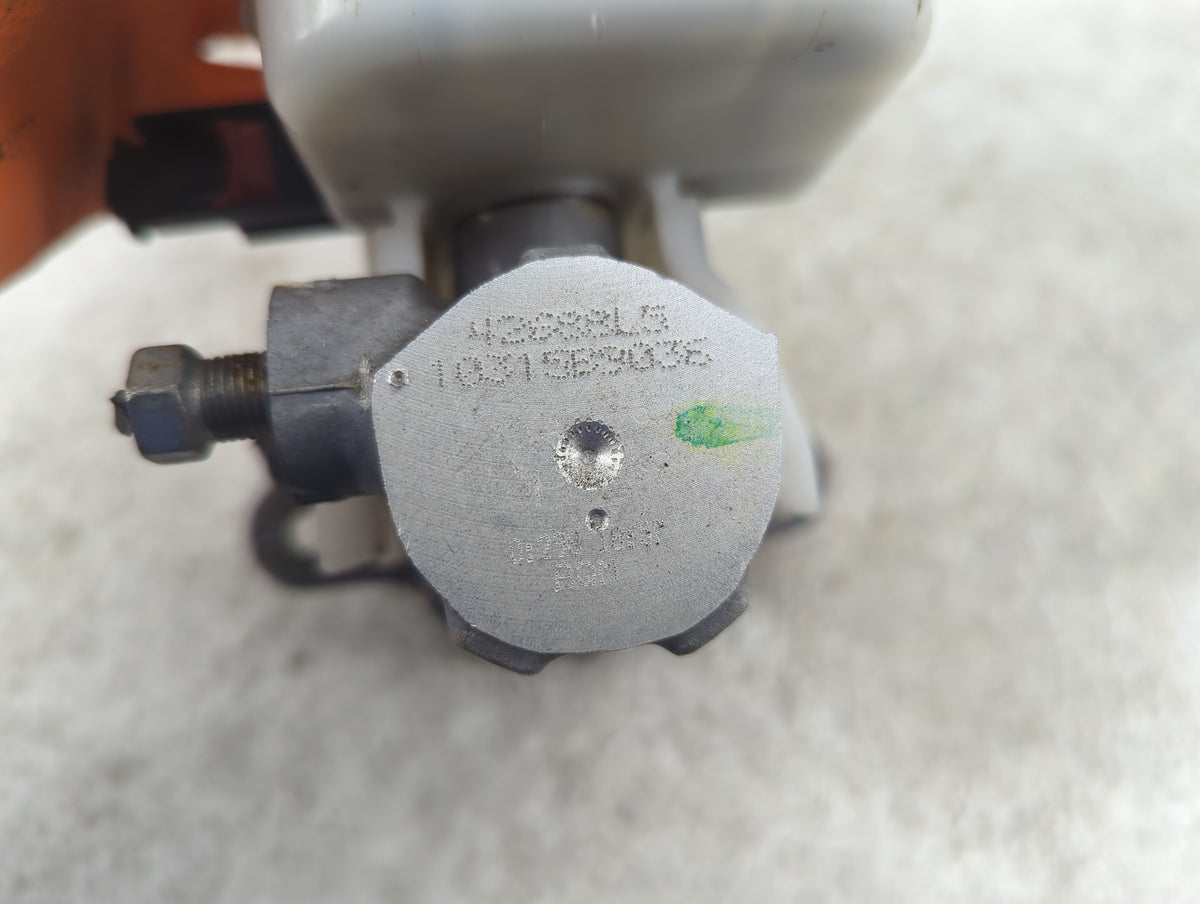 2008-2011 Jeep Liberty Brake Master Cylinder 1515821 - Oemusedautoparts1.com