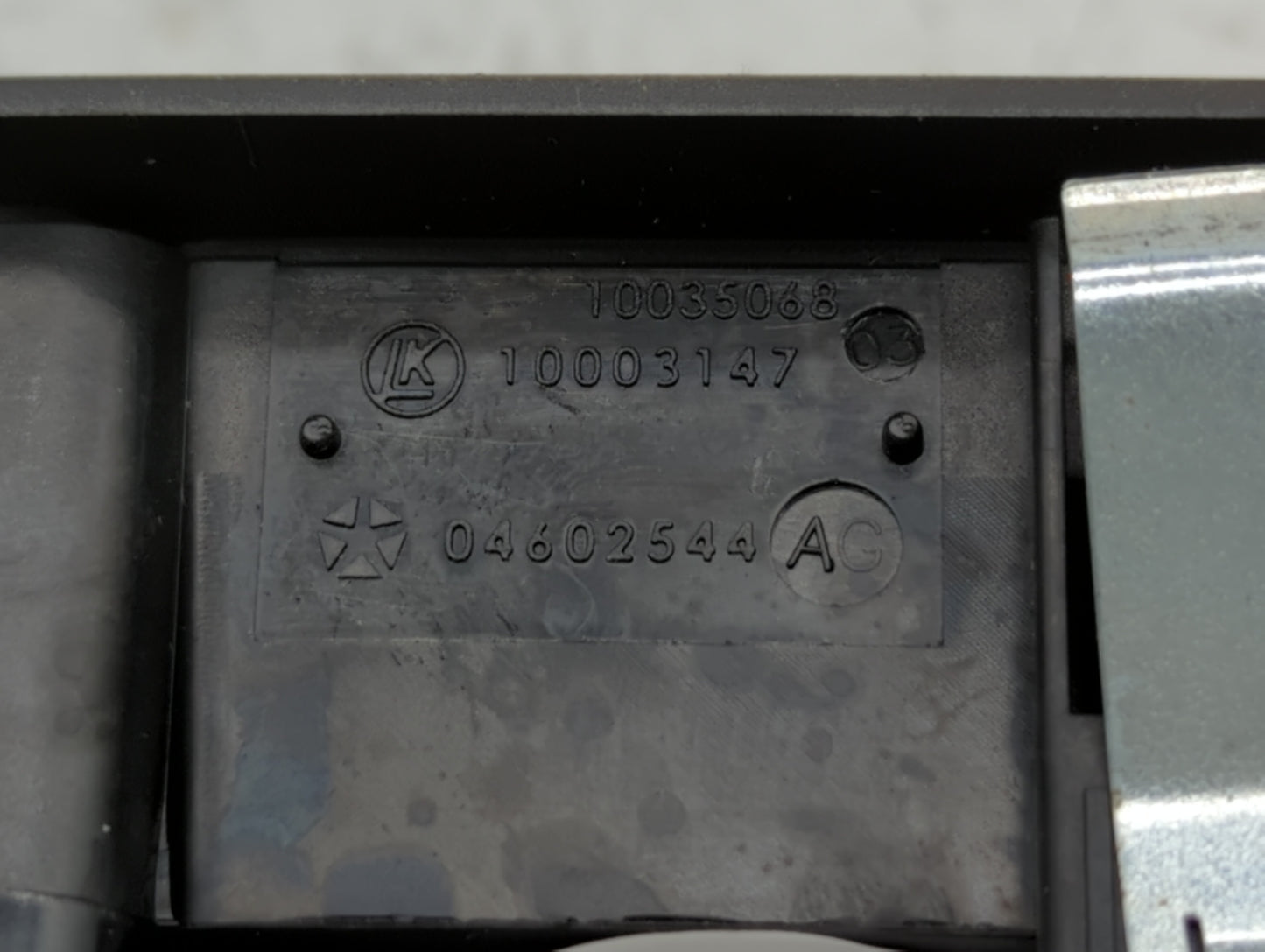 2011 Jeep Liberty Passenger Right Power Window Switch 04602544 - Oemusedautoparts1.com